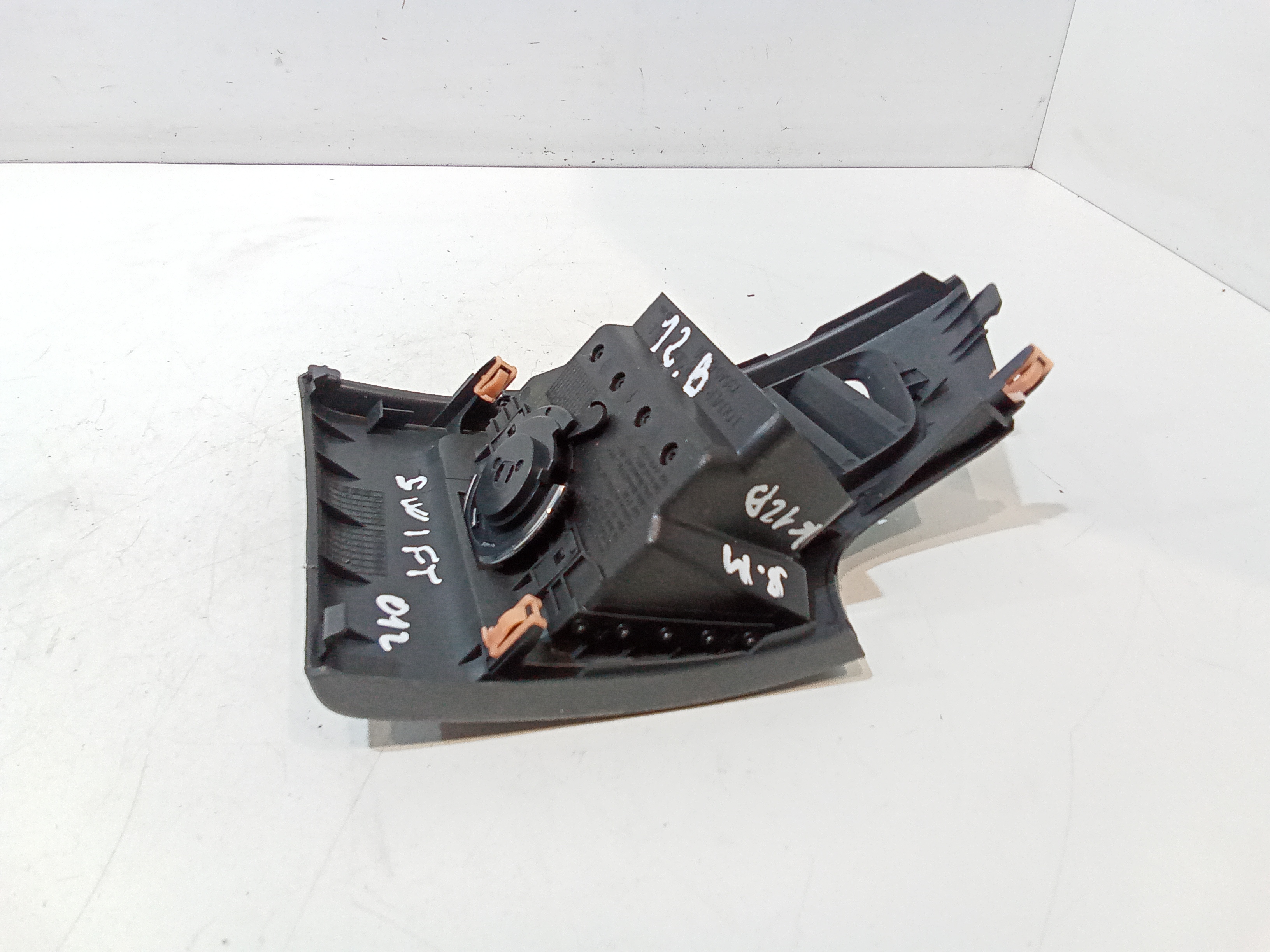 Bocchetta aria cruscotto lato guida per Suzuki Swift 5 Serie (10>12) (2010 - 2012)