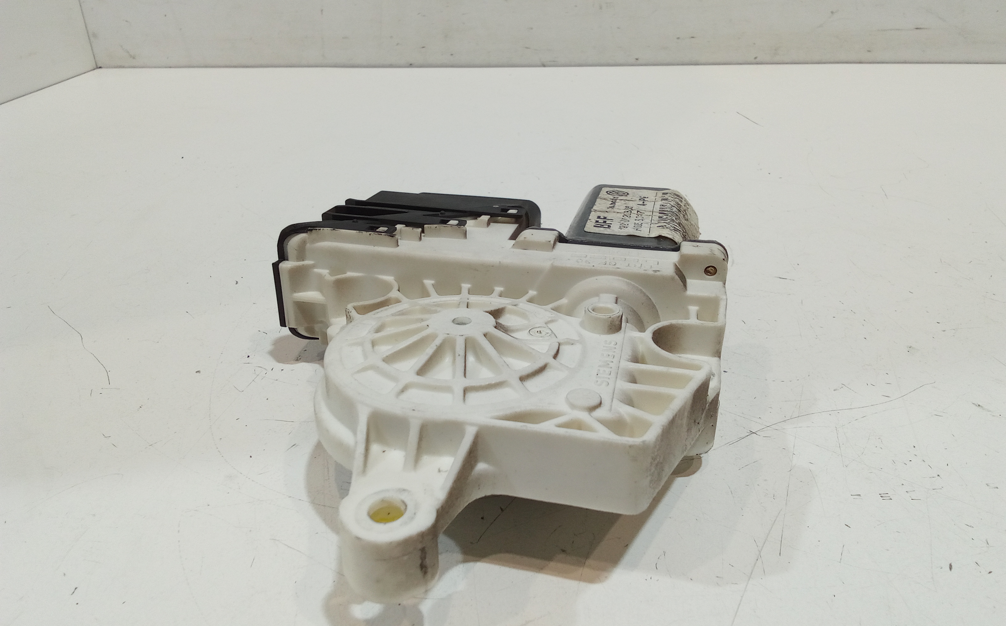 Motorino Alzavetro anteriore Sinistro per Volkswagen Touran 1 Serie (2003 - 2007)