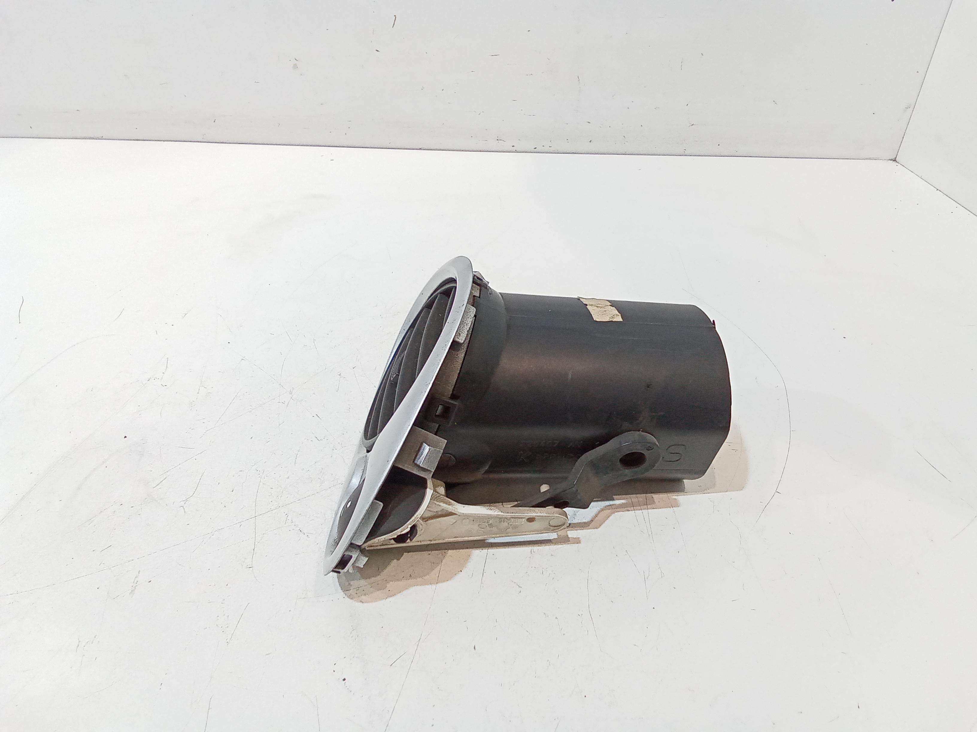 Bocchetta aria cruscotto lato guida per Renault Clio Serie (04>08) (2004 - 2008)