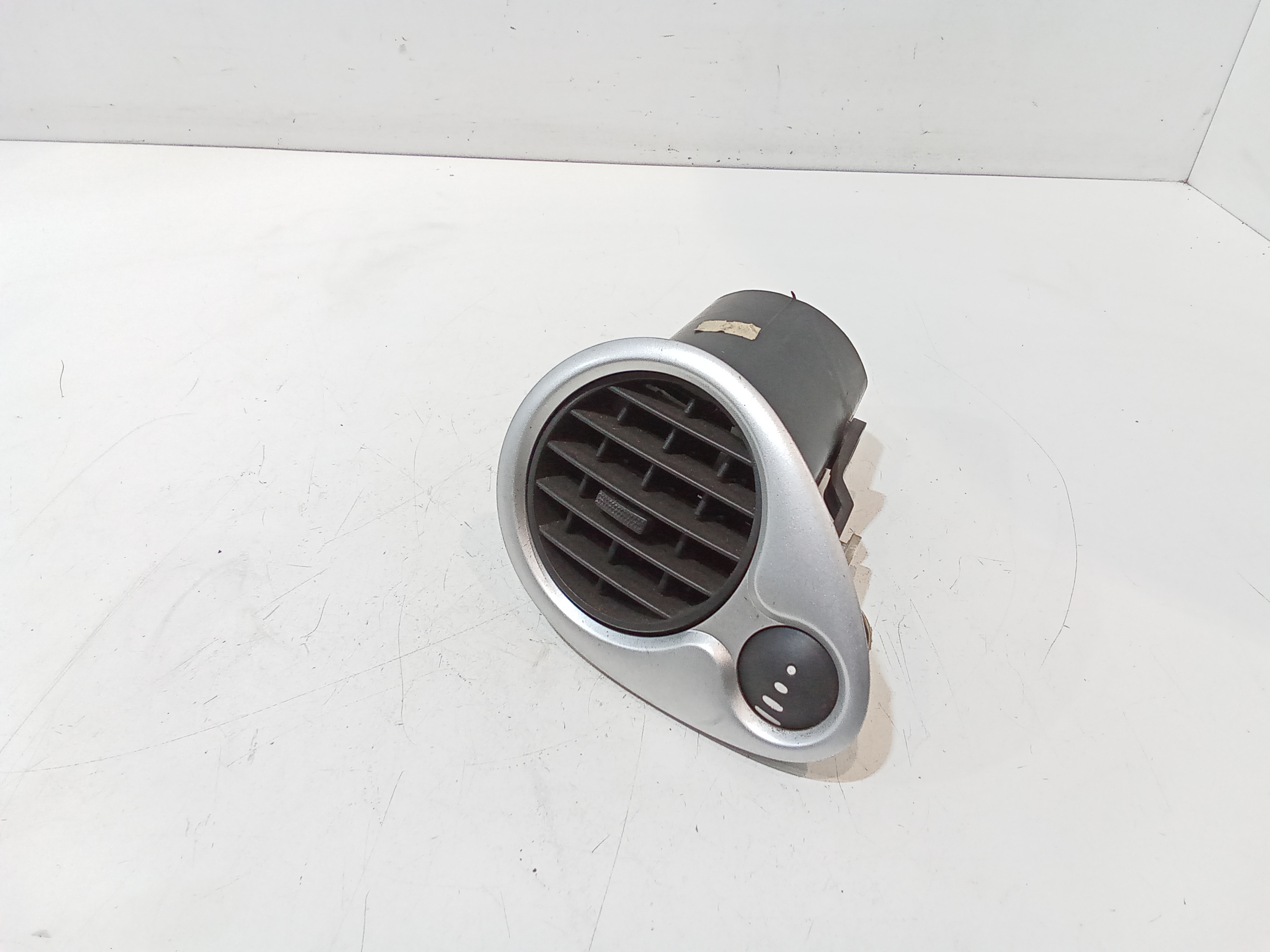 Bocchetta aria cruscotto lato guida per Renault Clio Serie (04>08) (2004 - 2008)