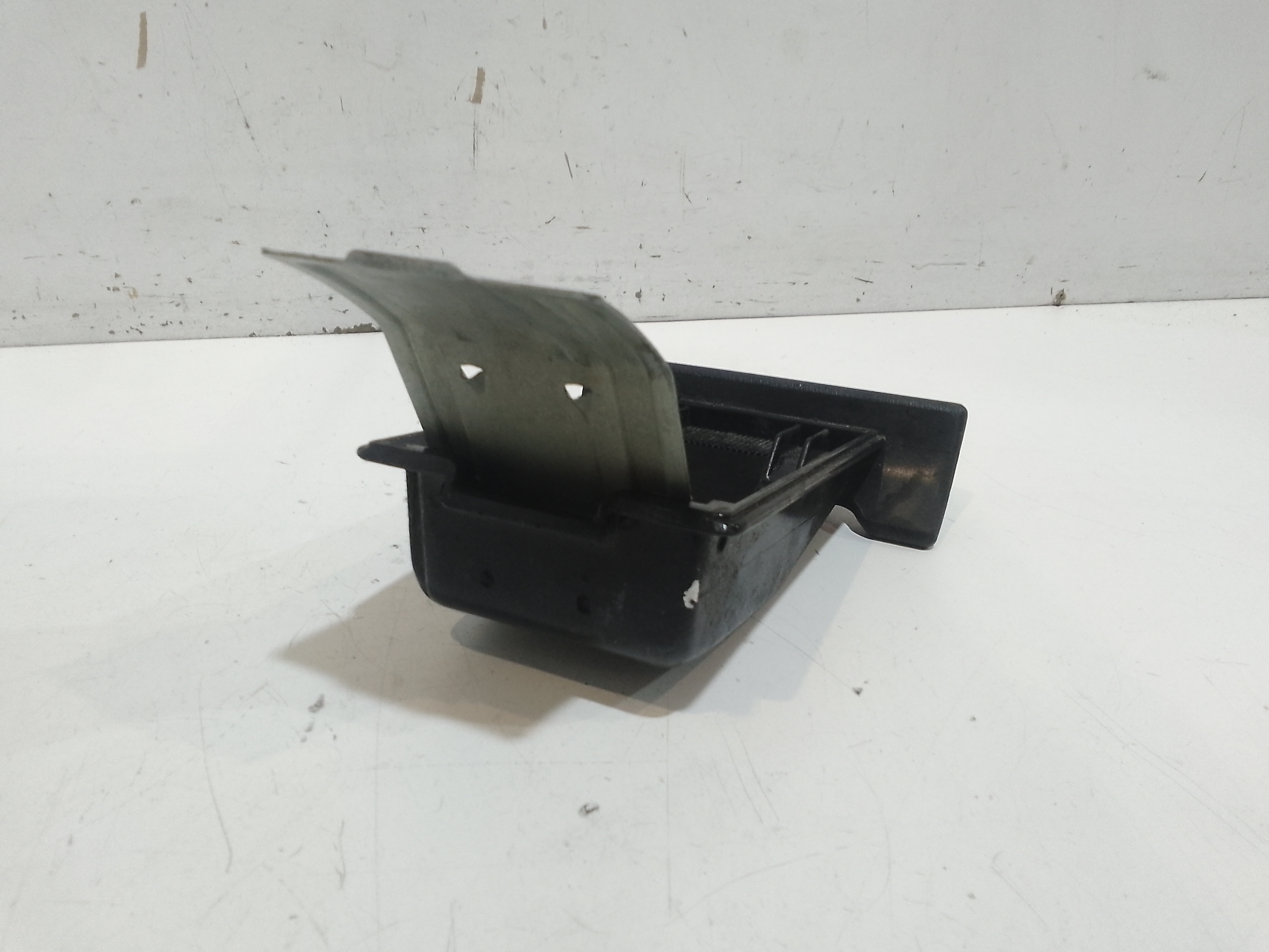 Posacenere per Nissan Micra 2 Serie (1998 - 2000)