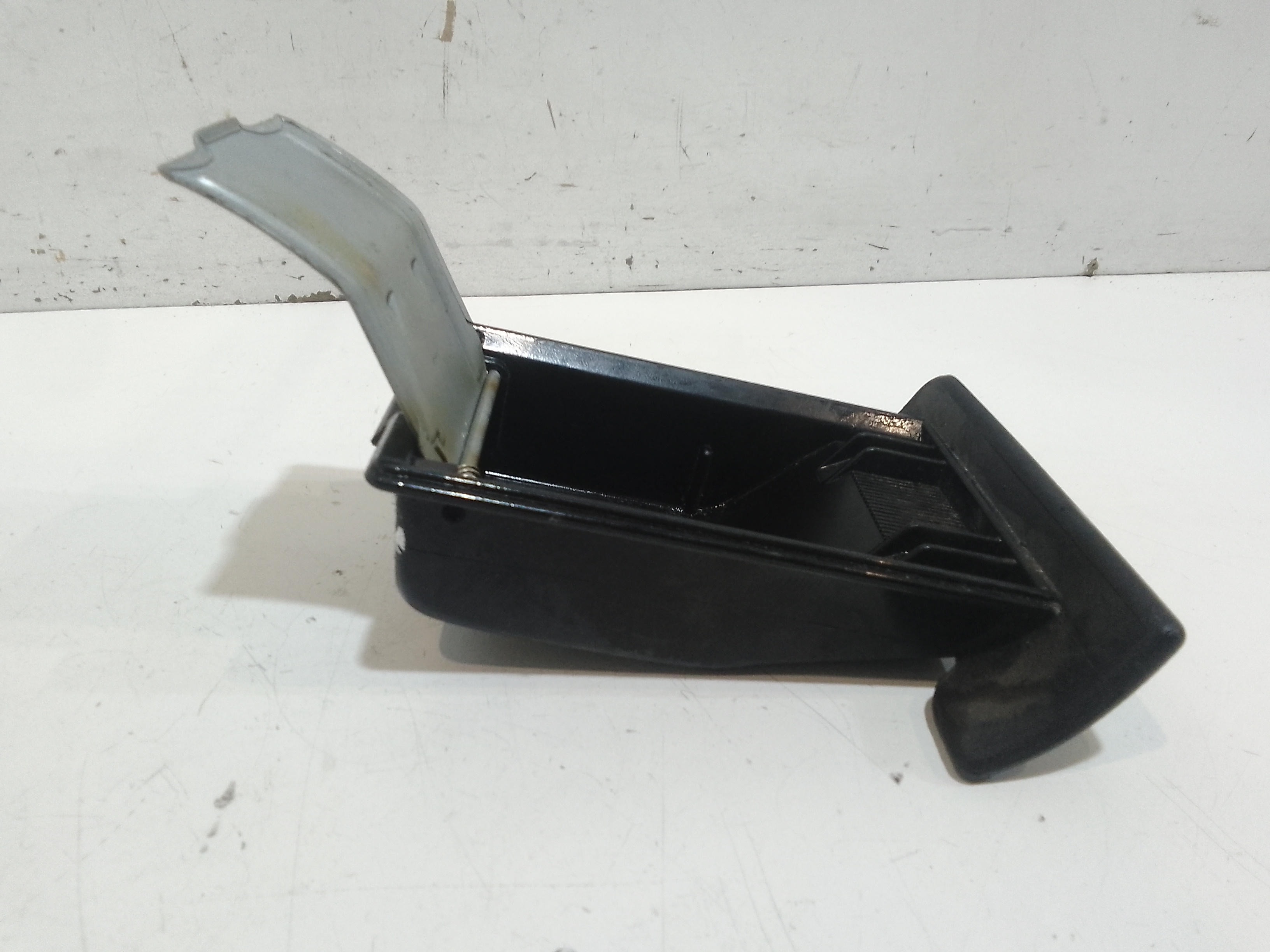 Posacenere per Nissan Micra 2 Serie (1998 - 2000)