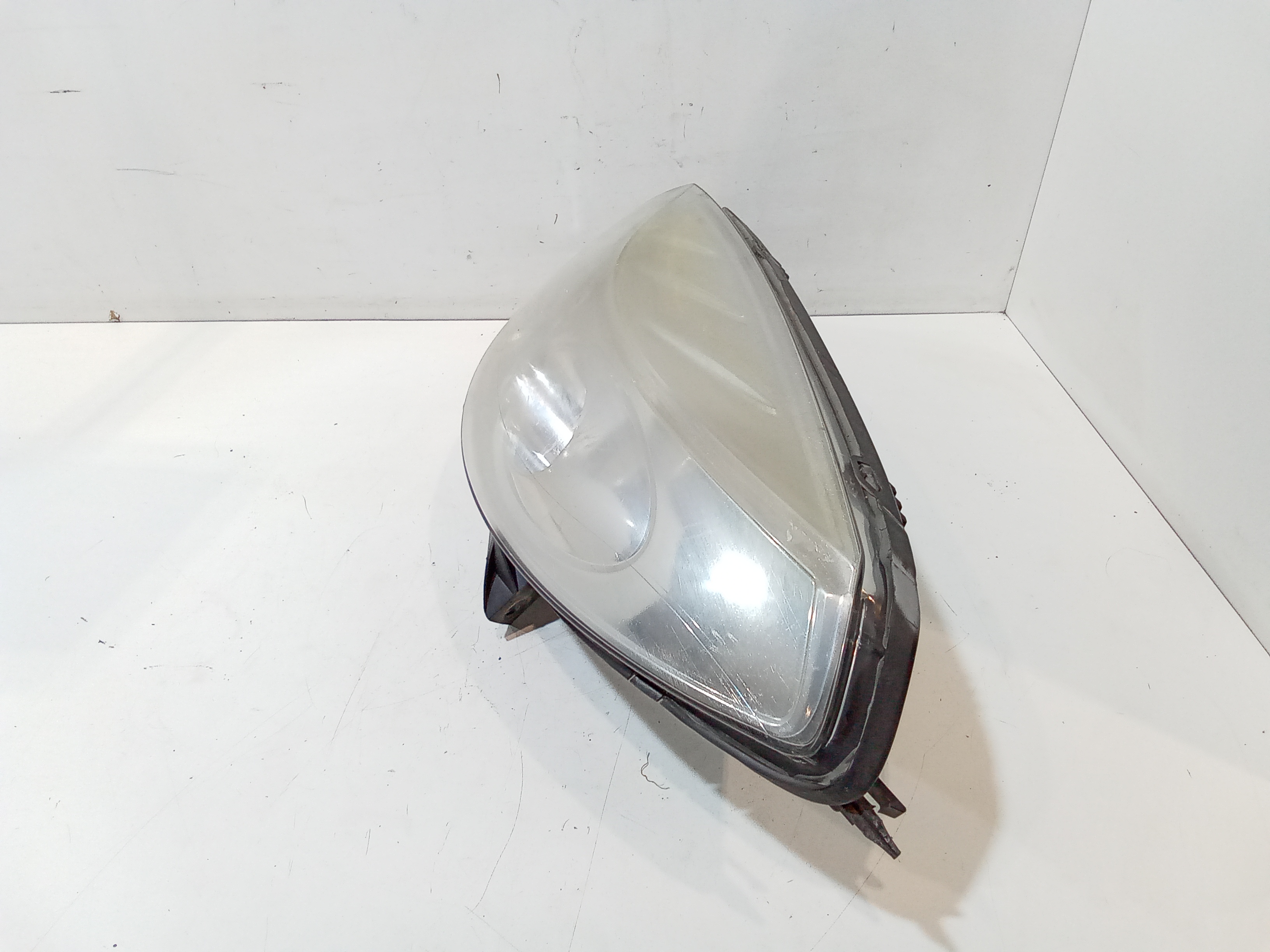 Faro anteriore Sinistro Guida per Dacia Sandero 1 Serie (2008 - 2012)