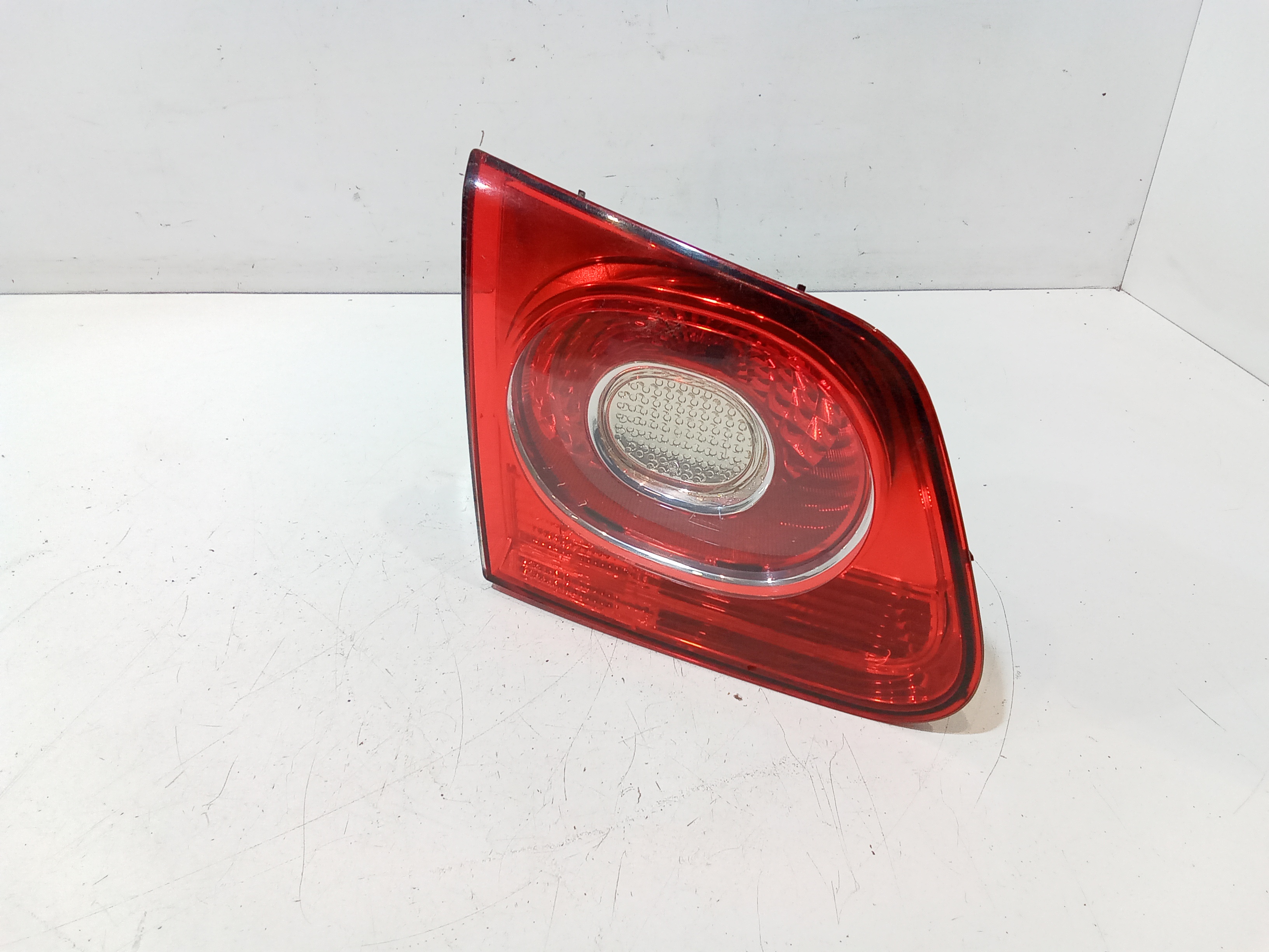 Stop Posteriore Sinistro Integrato nel Portello per Volkswagen Tiguan 1 Serie (2007 - 2011)