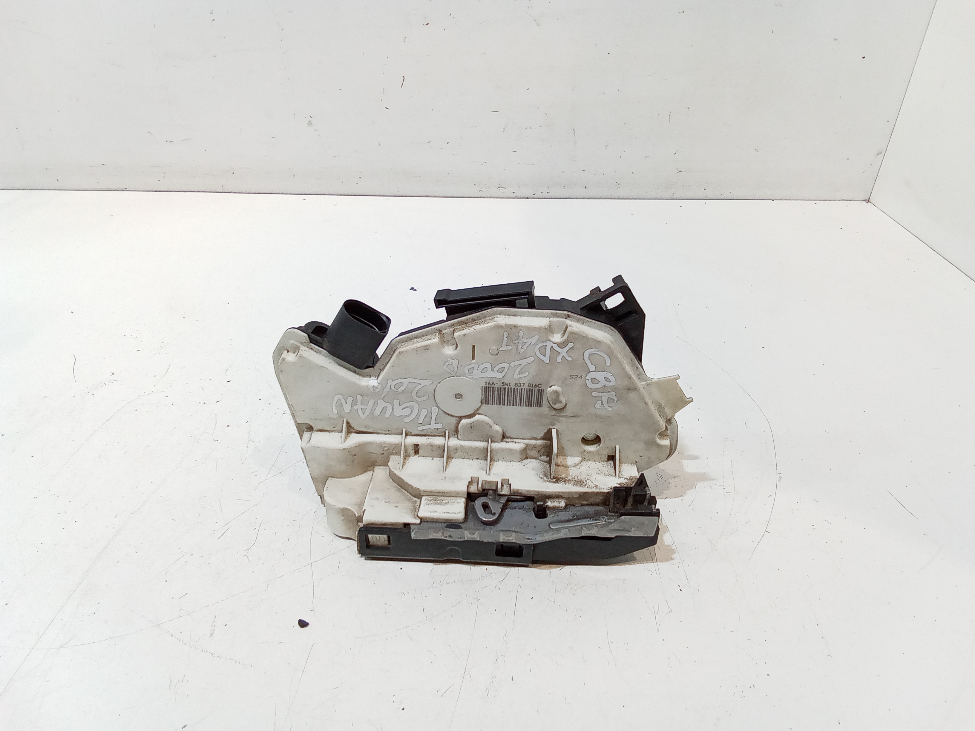 Serratura Anteriore Destra per Volkswagen Tiguan 1 Serie (2007 - 2011)