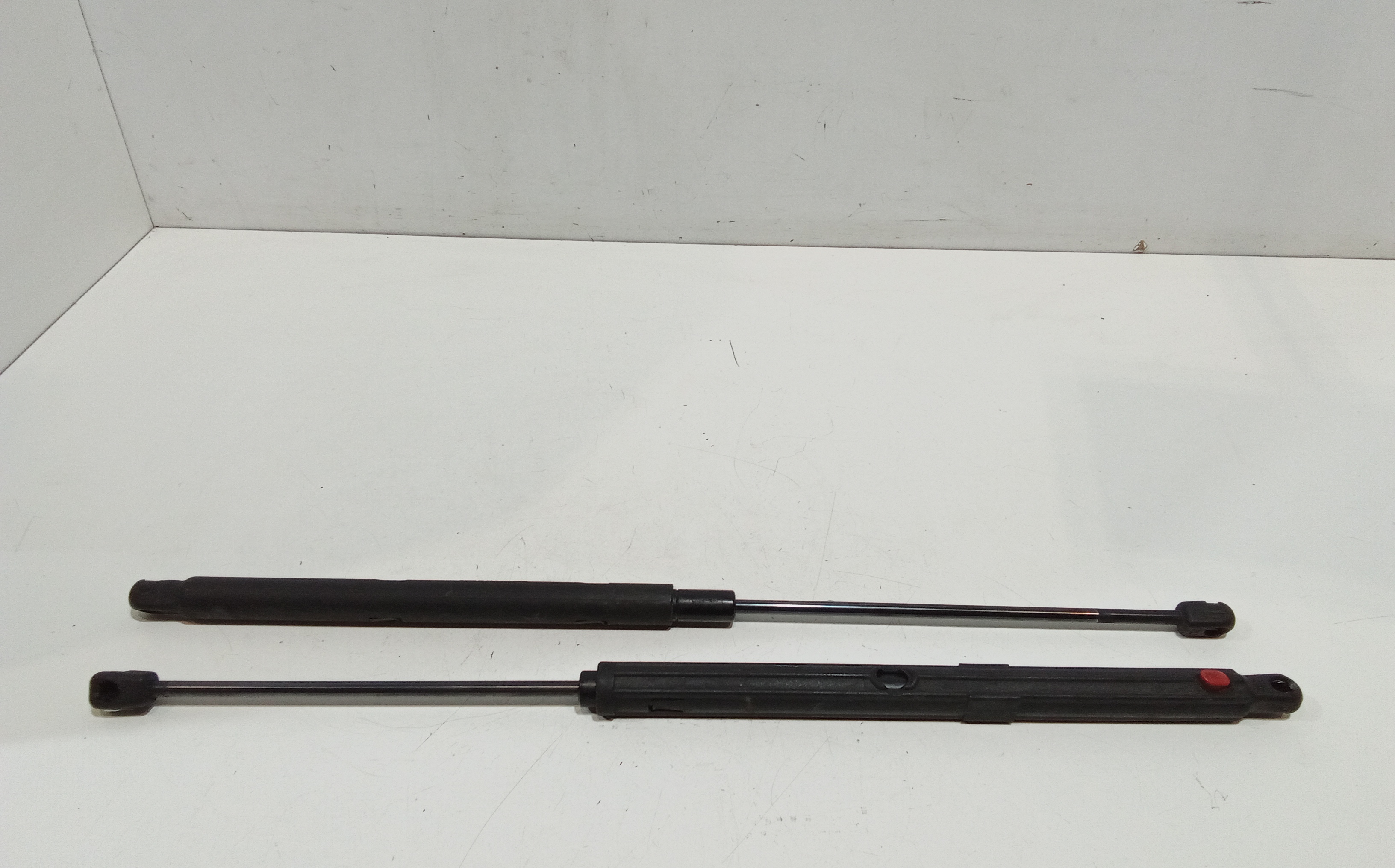 Pistoncini cofano Post. per Mercedes Classe C Berlina W203 (00>04) (2000 - 2004)