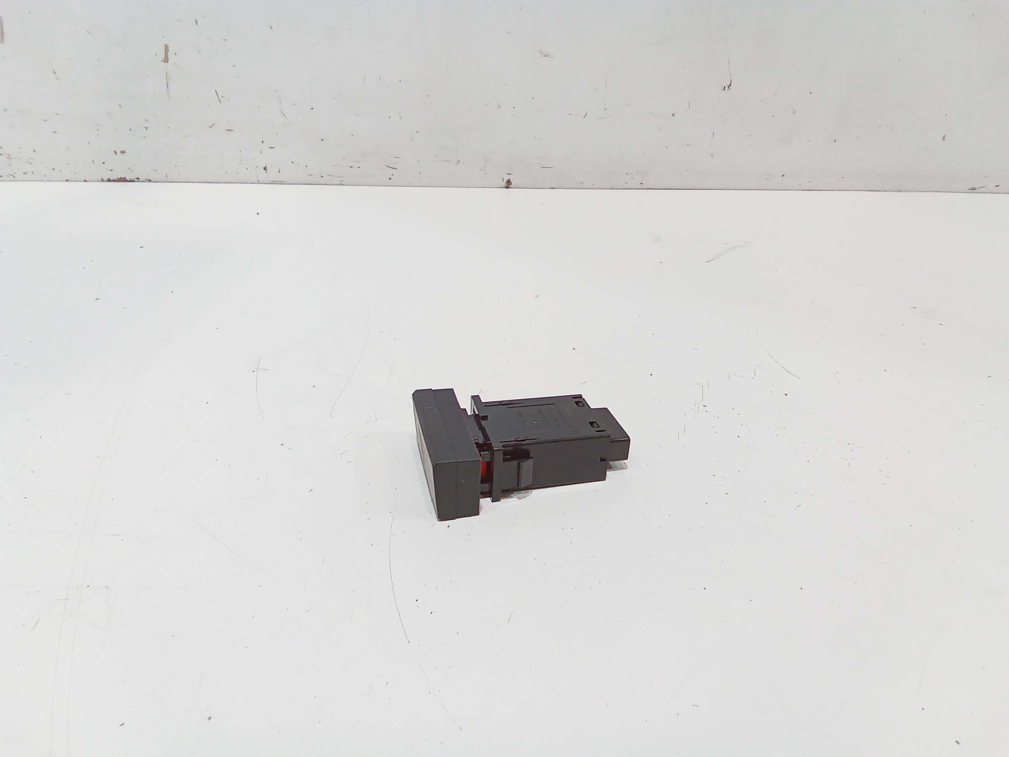 Pulsante luci di emergenza per Hyundai I10 2 Serie (2011 - In produzione)