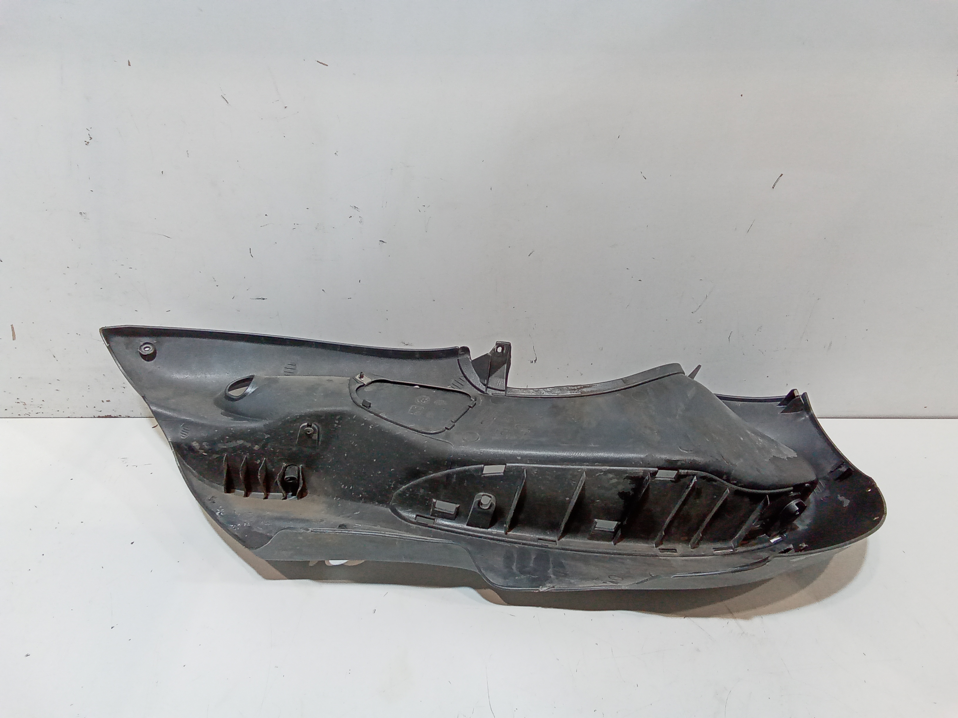 Pedana Laterale Sinistra per Piaggio Beverly 200 Serie (2001 - In produzione)