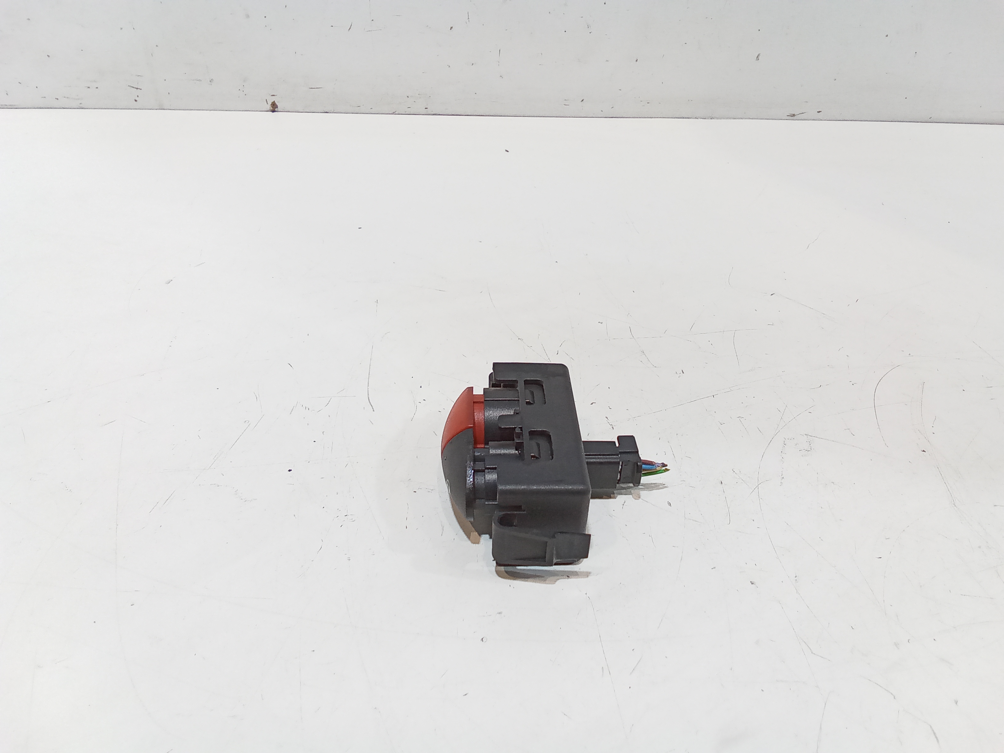 Pulsante luci di emergenza per Renault Twingo Ii Serie  (07>14) (2007 - 2014)
