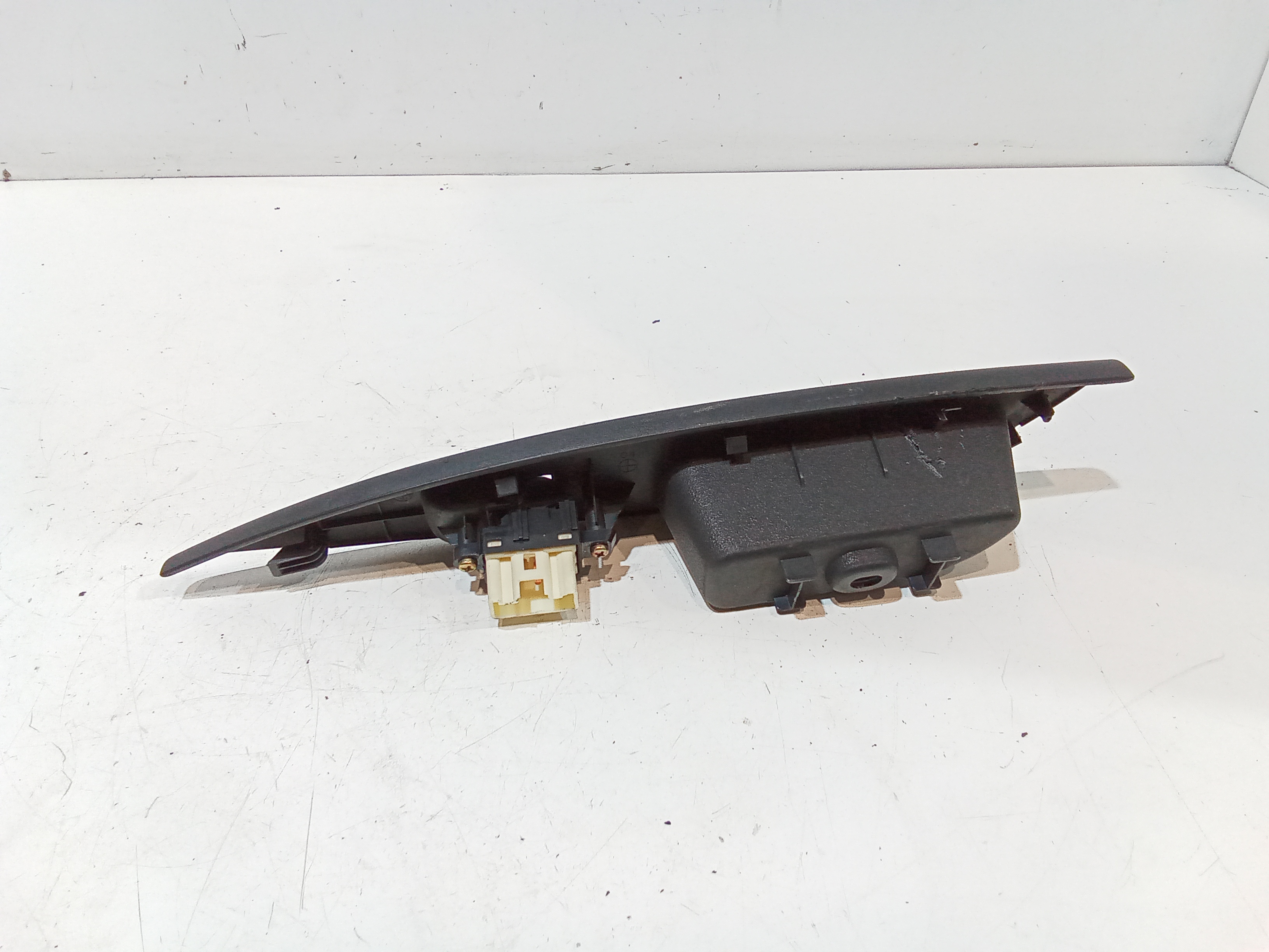 Pulsantiera Posteriore Destra per Mazda 6 Berlina (2002 - 2008)