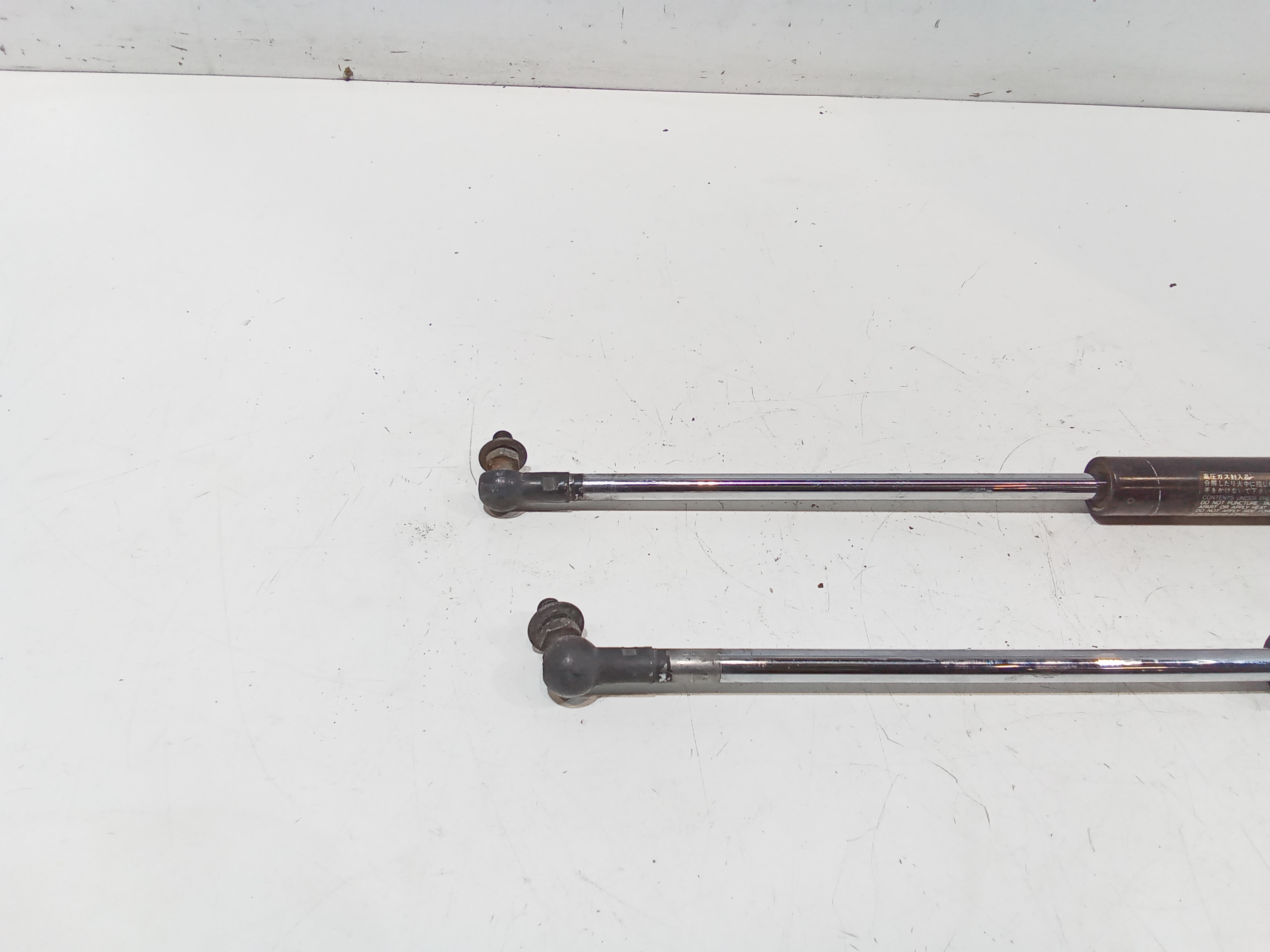 Pistoncini cofano Post. per Mazda 6 Berlina (2002 - 2008)