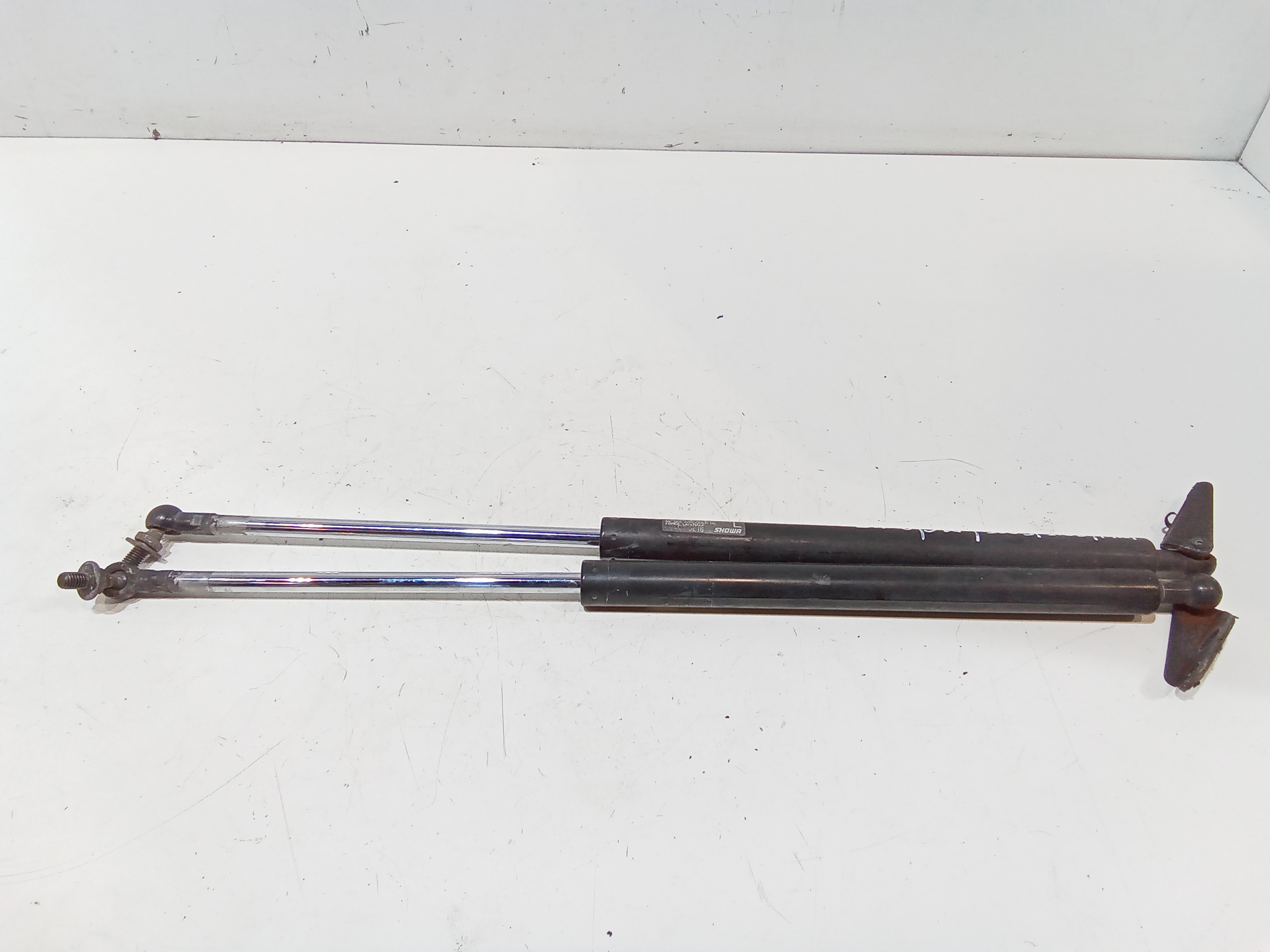 Pistoncini cofano Post. per Mazda 6 Berlina (2002 - 2008)