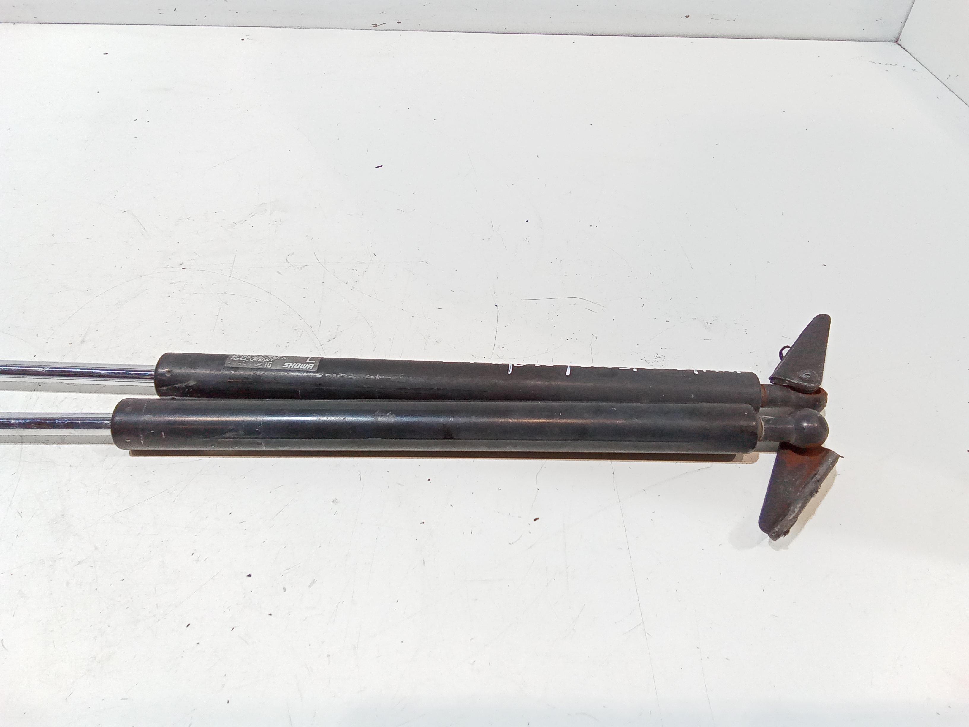 Pistoncini cofano Post. per Mazda 6 Berlina (2002 - 2008)