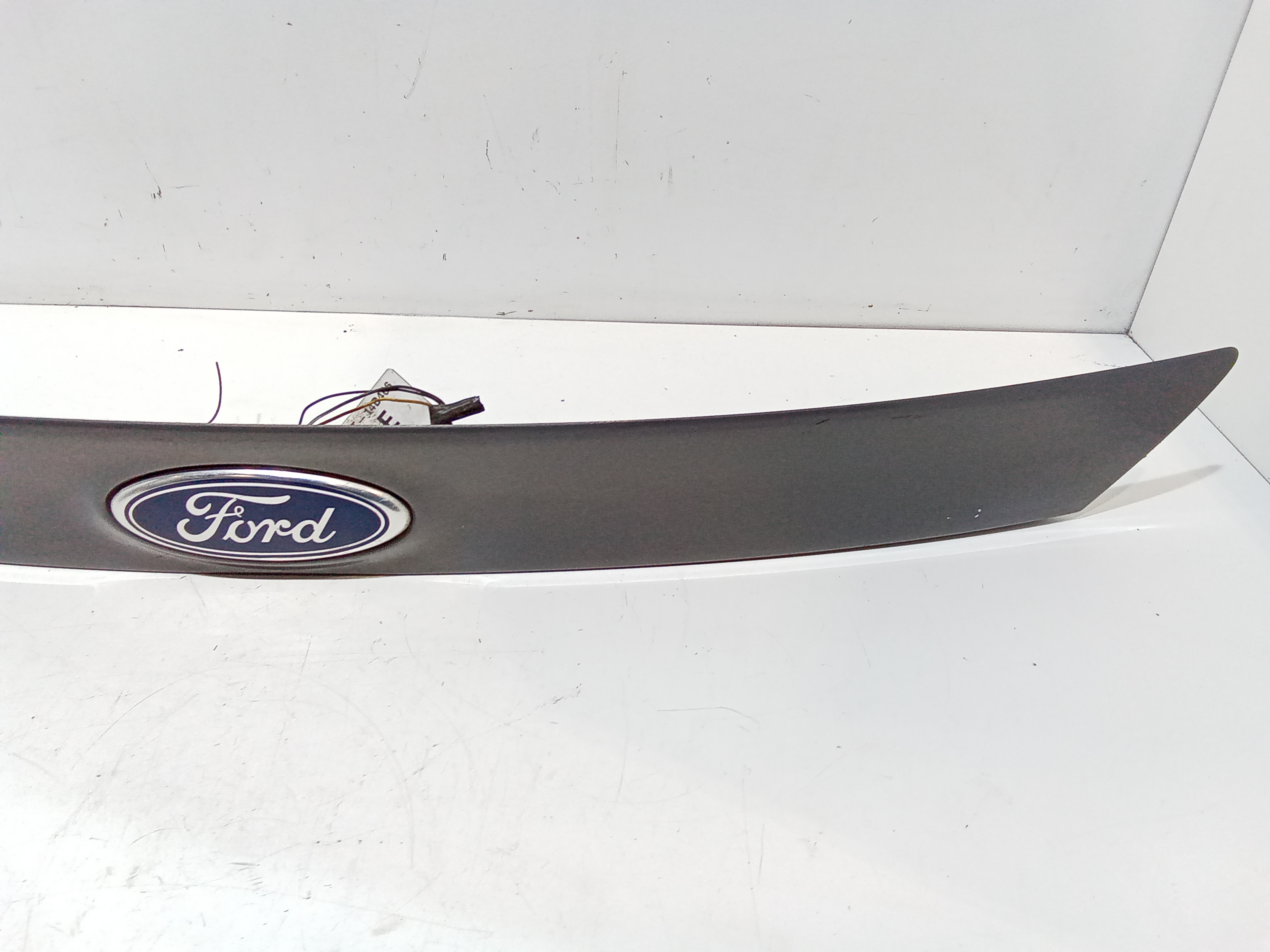 Maniglione posteriore con luci per Ford Focus Berlina 5 Serie (2011 - 2014)