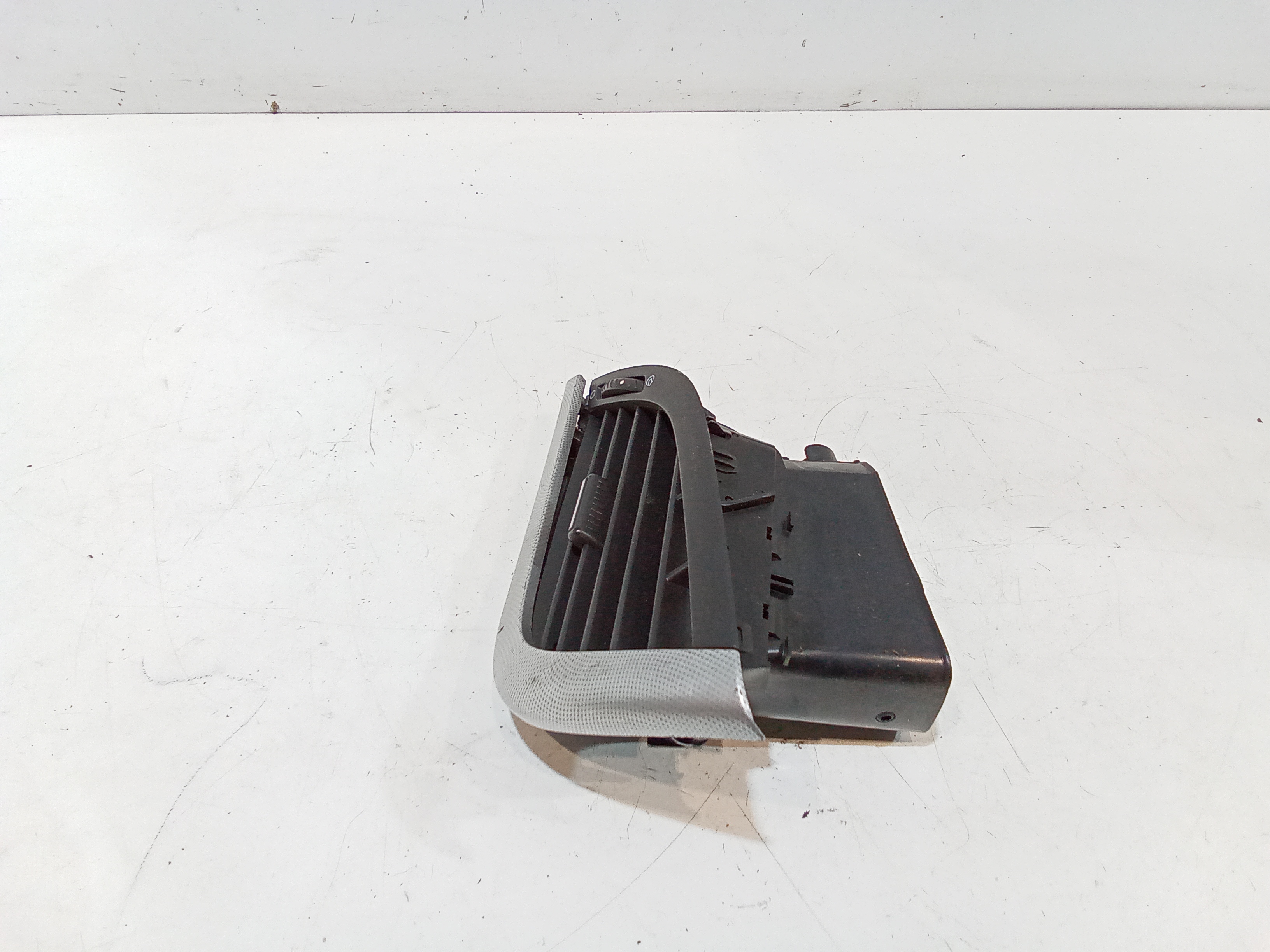 Bocchetta aria cruscotto lato passeggero per Peugeot 207 1 Serie (2006 - 2009)