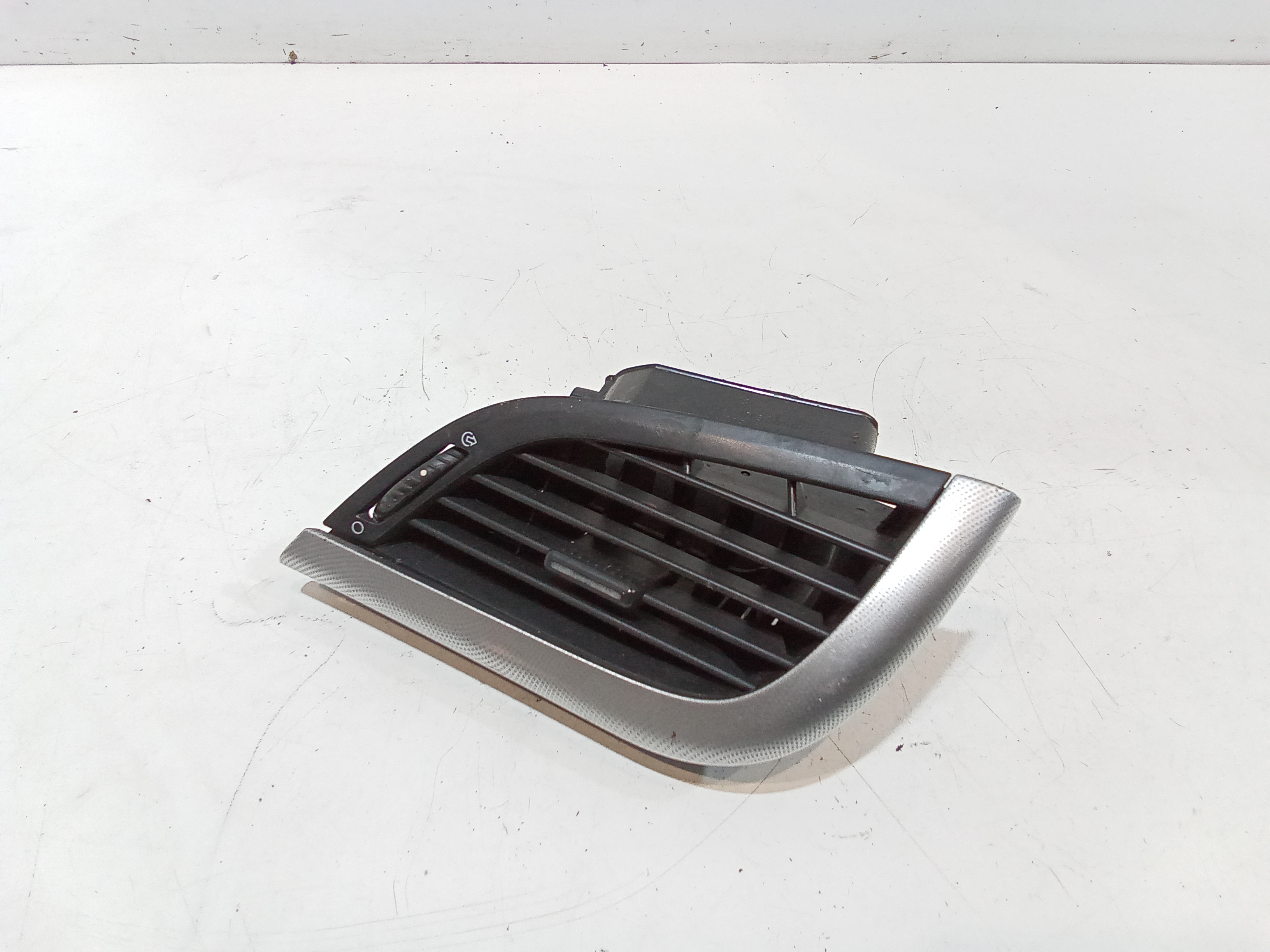 Bocchetta aria cruscotto lato passeggero per Peugeot 207 1 Serie (2006 - 2009)