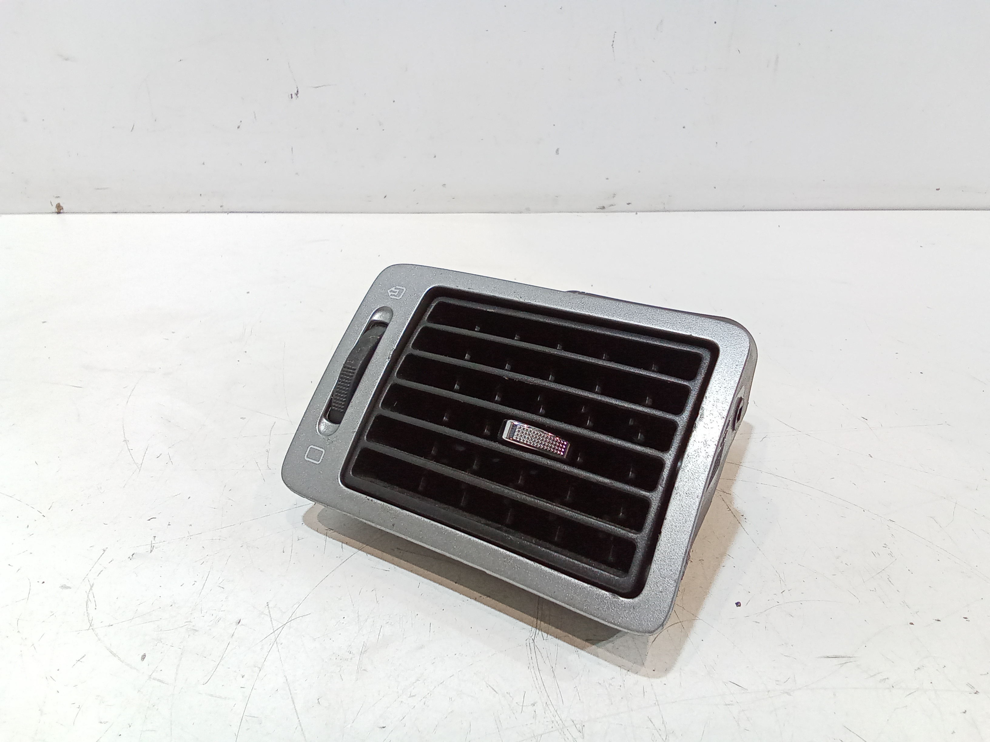 Bocchetta aria cruscotto lato guida per Peugeot 307 Berlina (2001 - 2005)