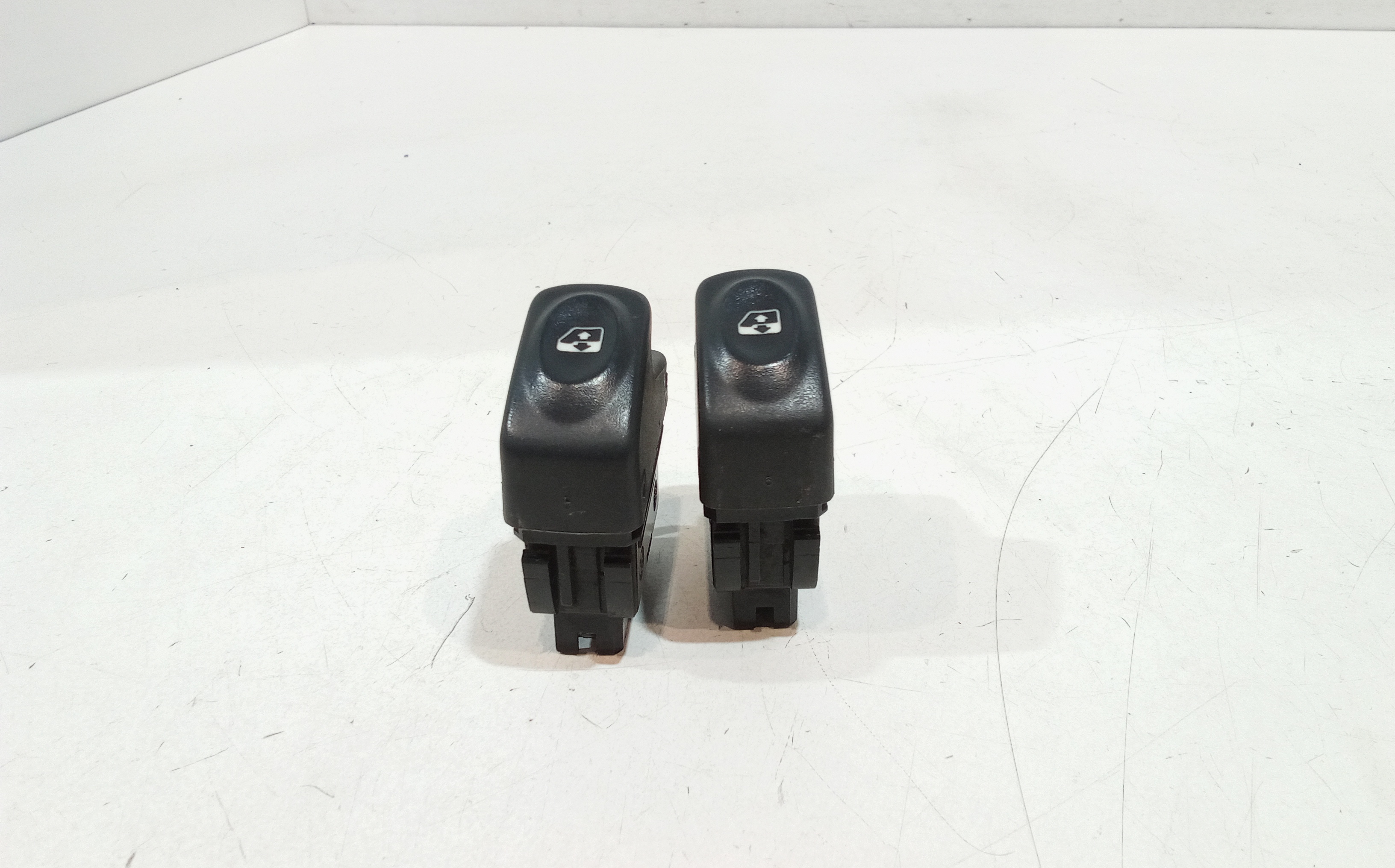 Pulsantiera anteriore sinistra Guida per Renault Megane Cabrio (95>99) (1995 - 1999)