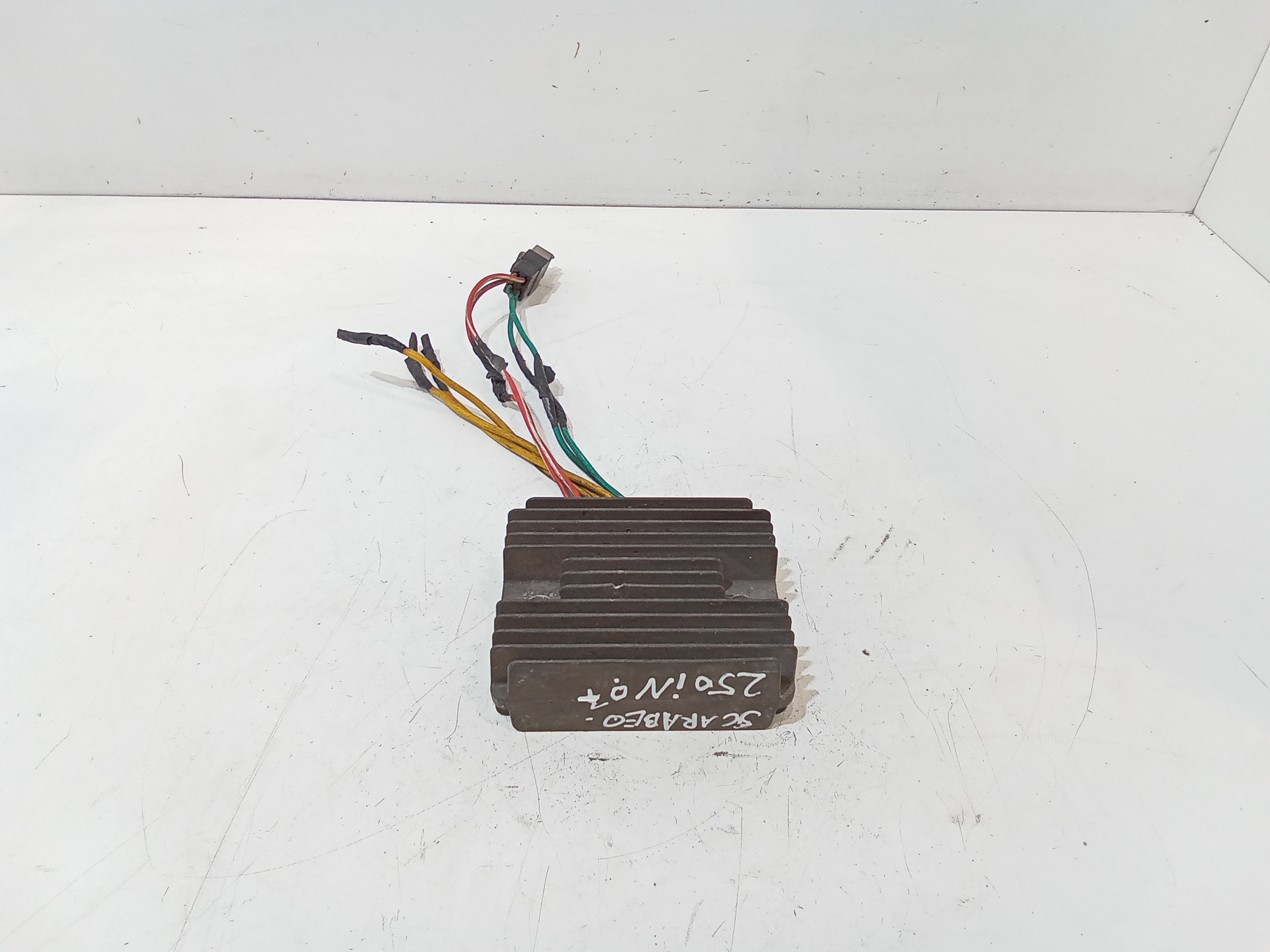 Regolatore di tensione per Aprilia Scarabeo 250cc (04>07) (2004 - 2007)