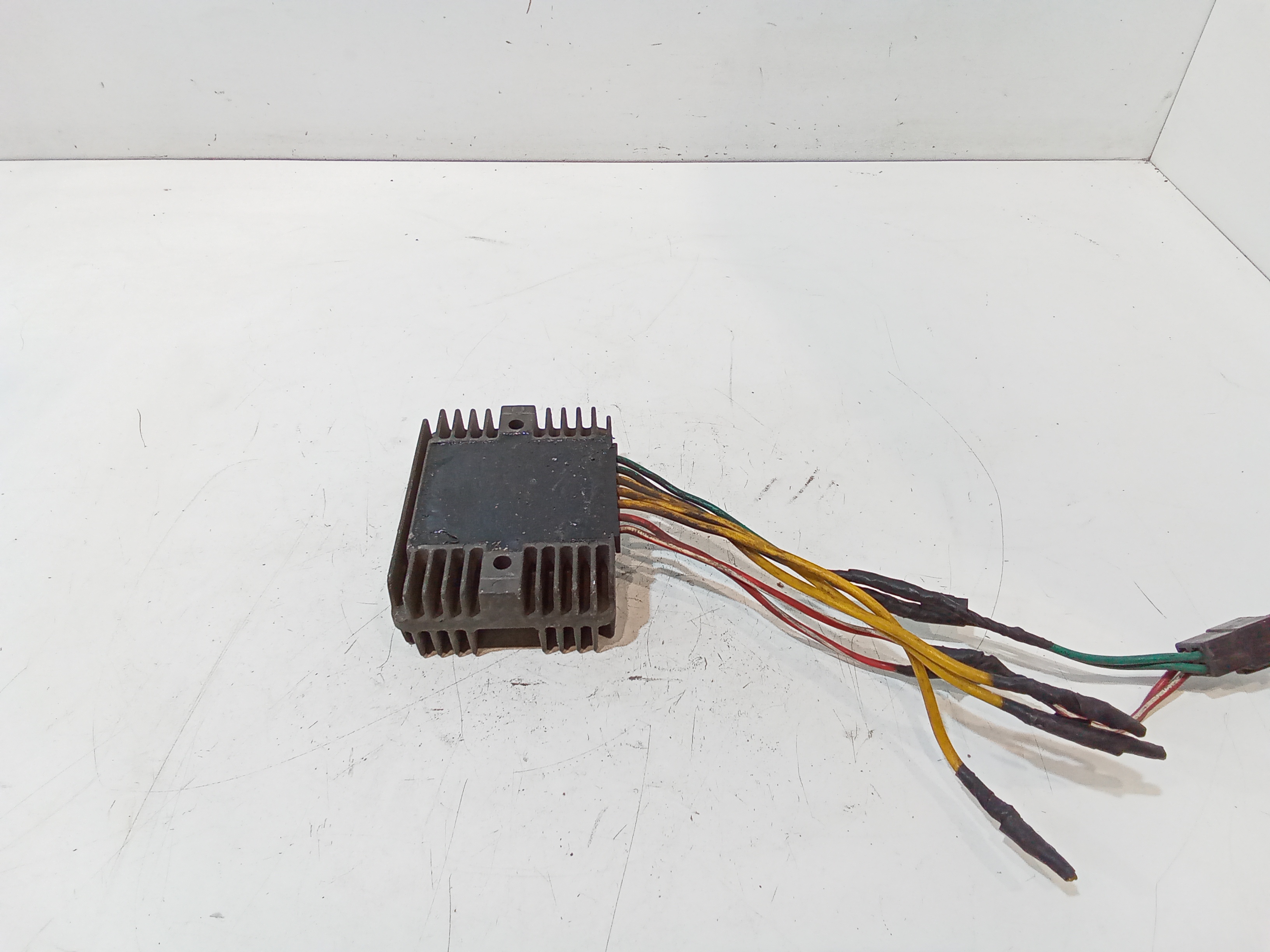 Regolatore di tensione per Aprilia Scarabeo 250cc (04>07) (2004 - 2007)