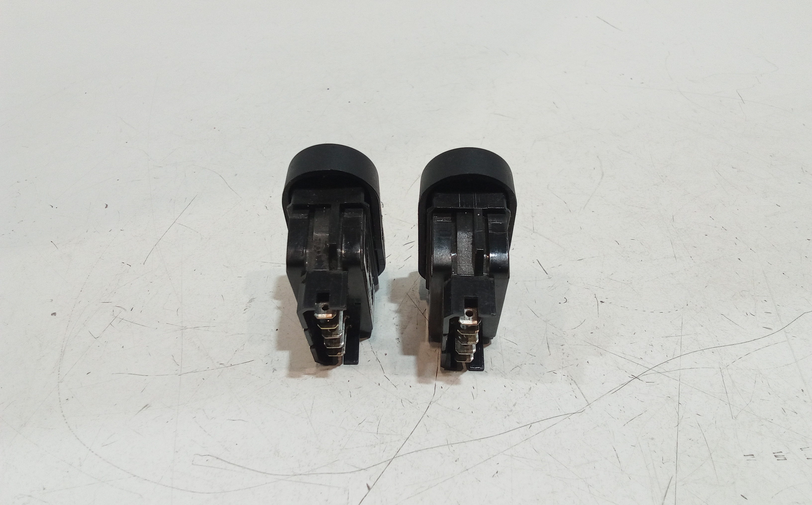 Pulsantiera alzavetri centrale per Dacia Sandero 1 Serie (2008 - 2012)