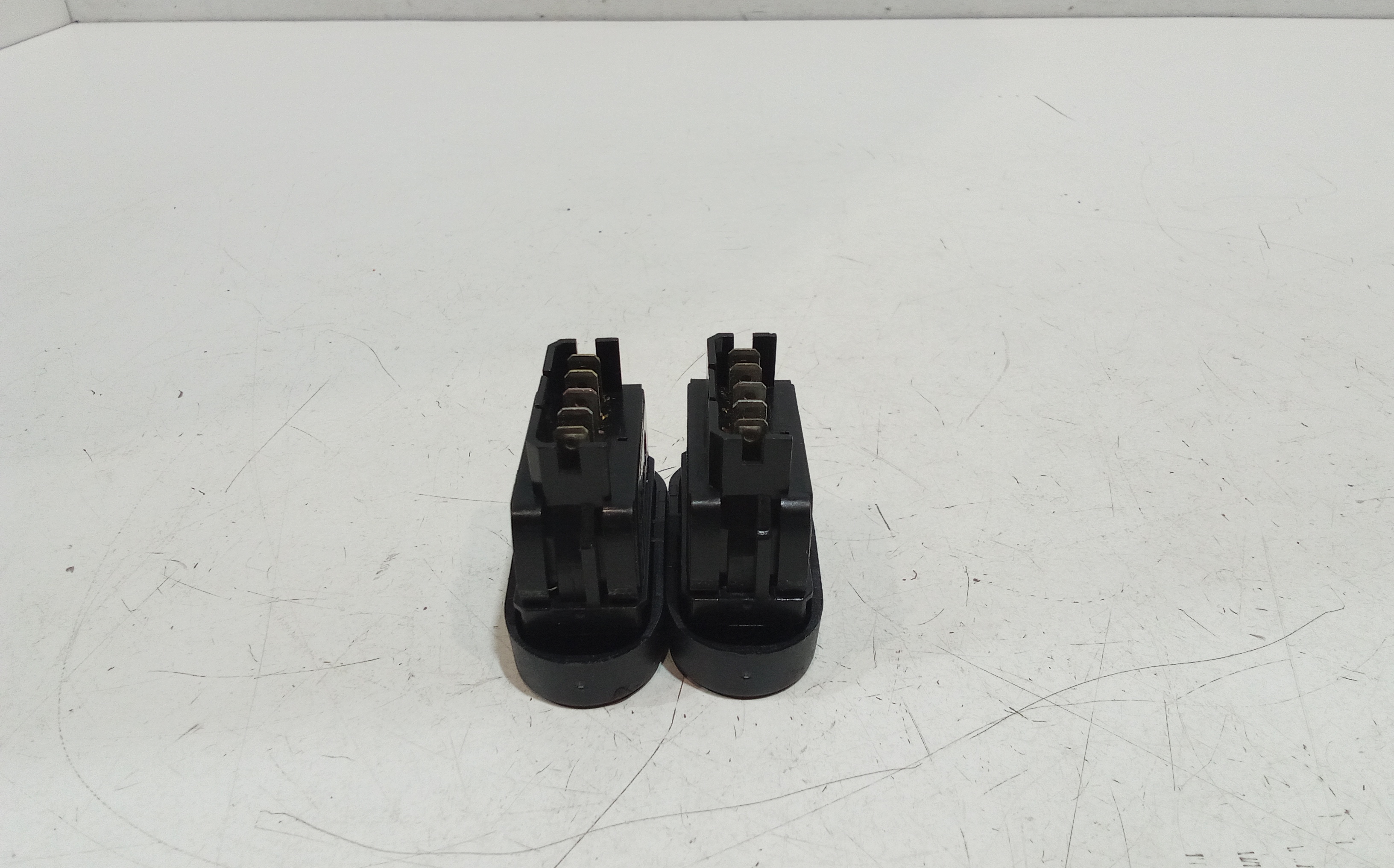 Pulsantiera alzavetri centrale per Dacia Sandero 1 Serie (2008 - 2012)