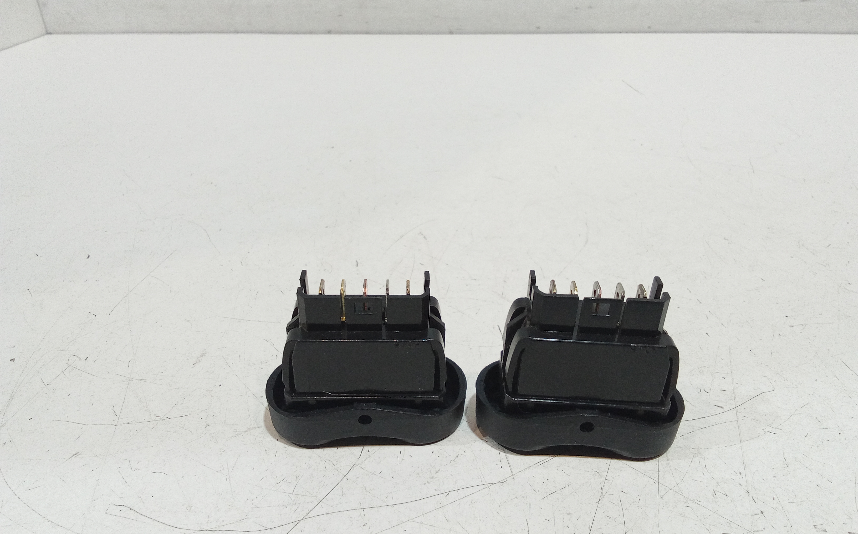 Pulsantiera alzavetri centrale per Dacia Sandero 1 Serie (2008 - 2012)