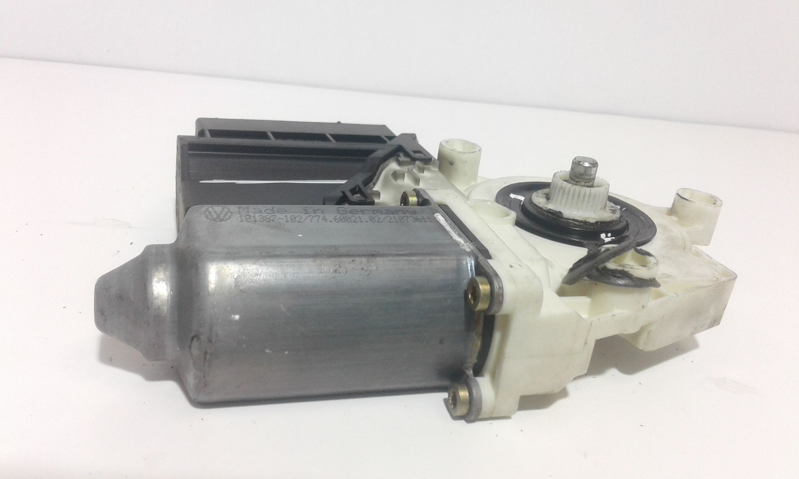 Motorino Alzavetro anteriore Sinistro VOLKSWAGEN Polo 4 Serie