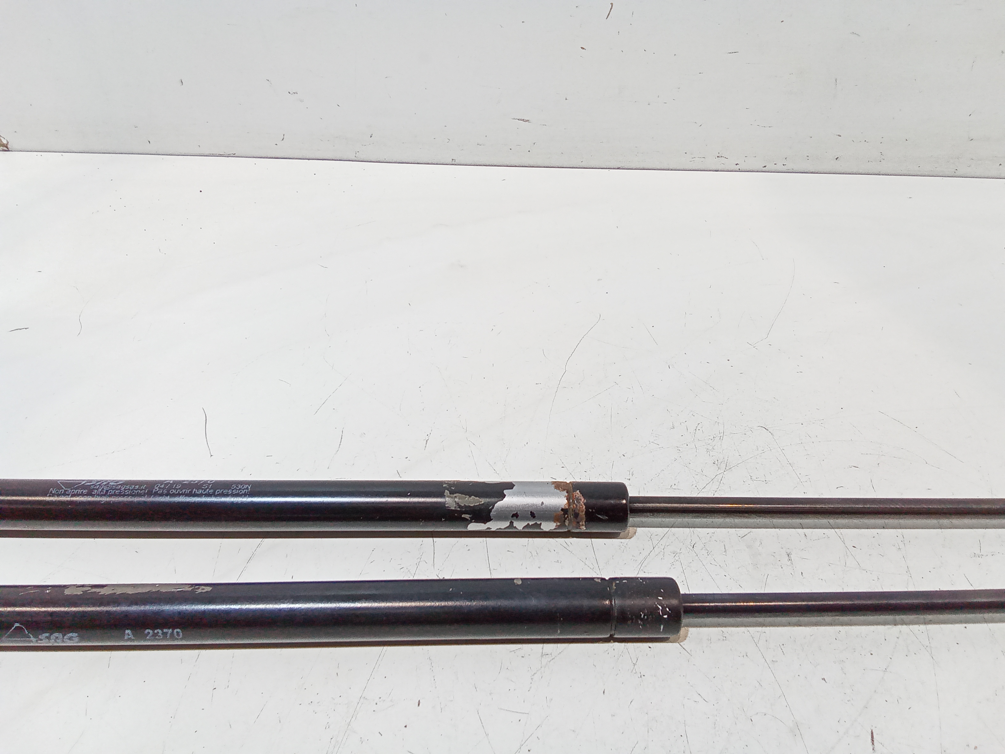 Pistoncini cofano Post. per Ford Focus Berlina 3 Serie (2004 - 2008)