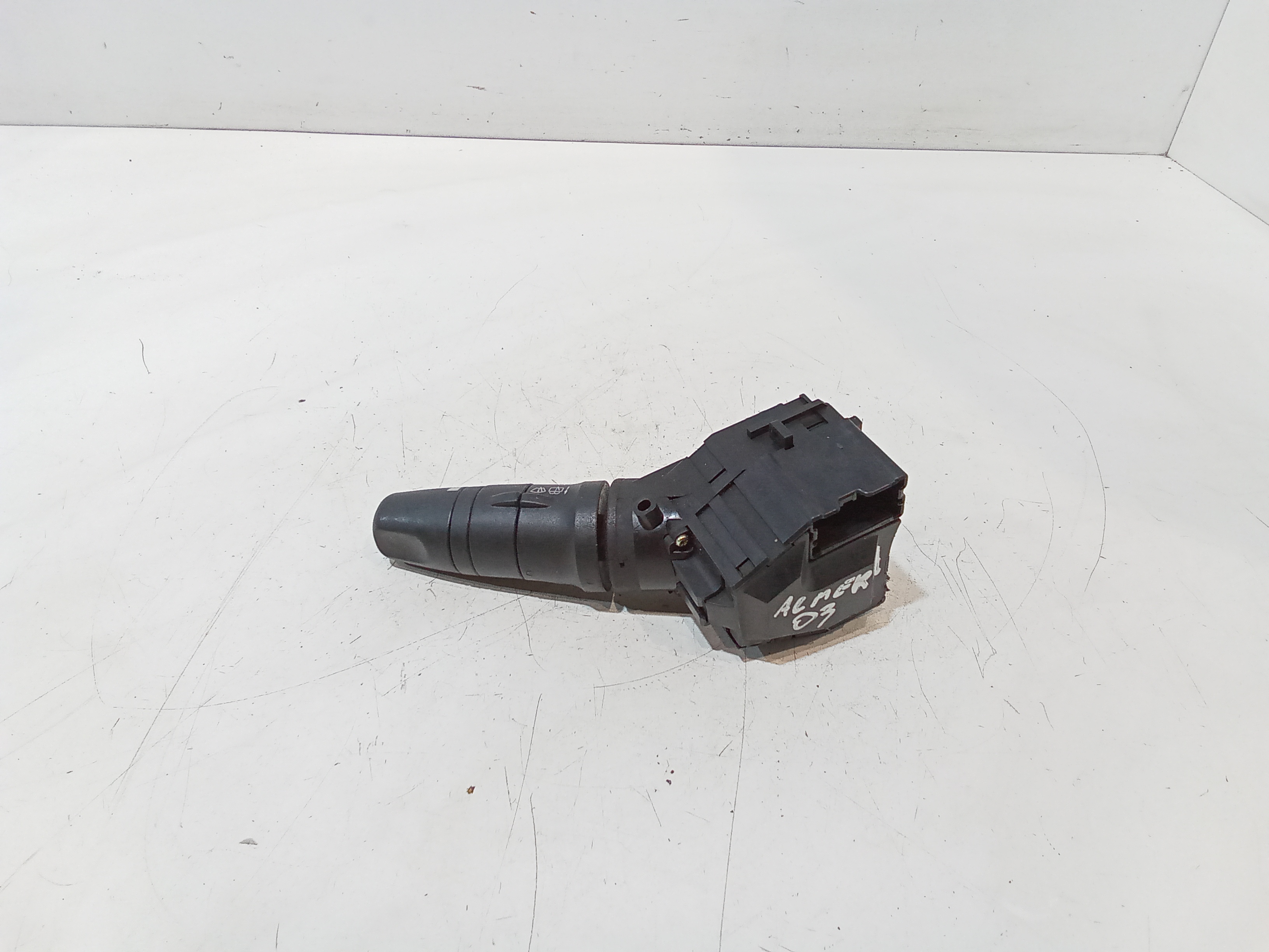 Devioluci destro per Nissan Almera 2 Serie (2000 - 2003)