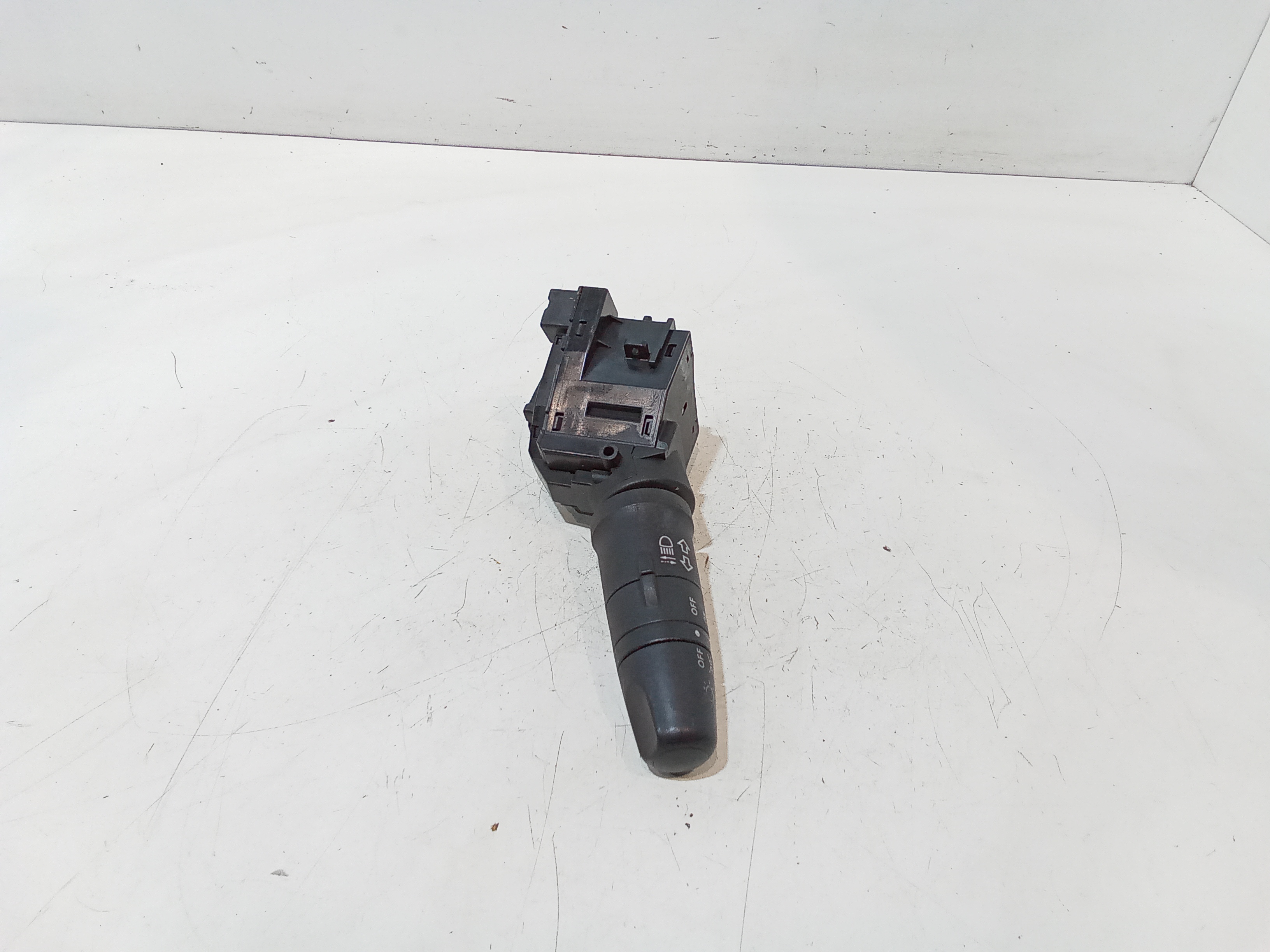 Devioluci sinistro per Nissan Almera 2 Serie (2000 - 2003)