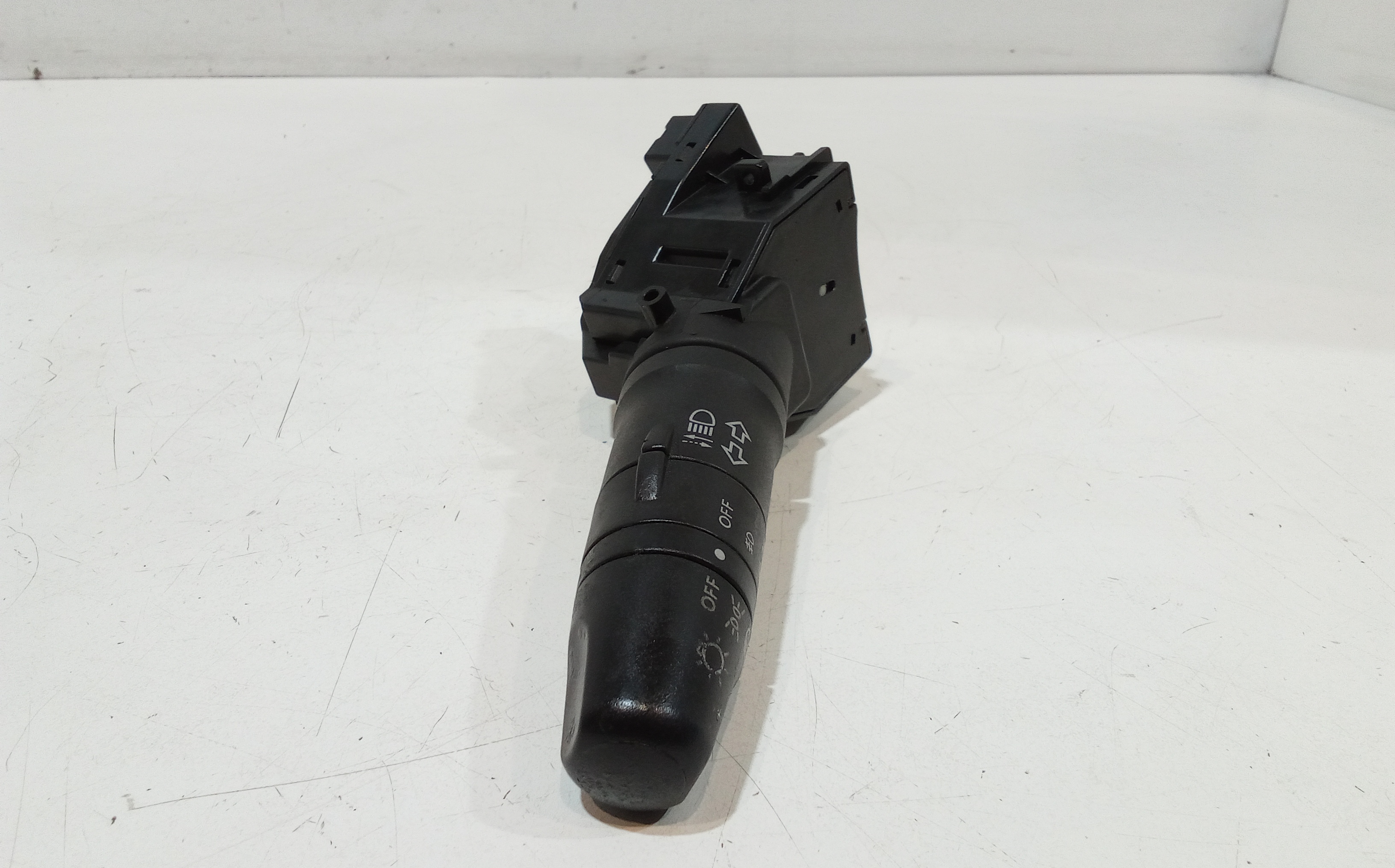 Devioluci sinistro per Nissan Almera 3 Serie (2003 - 2006)