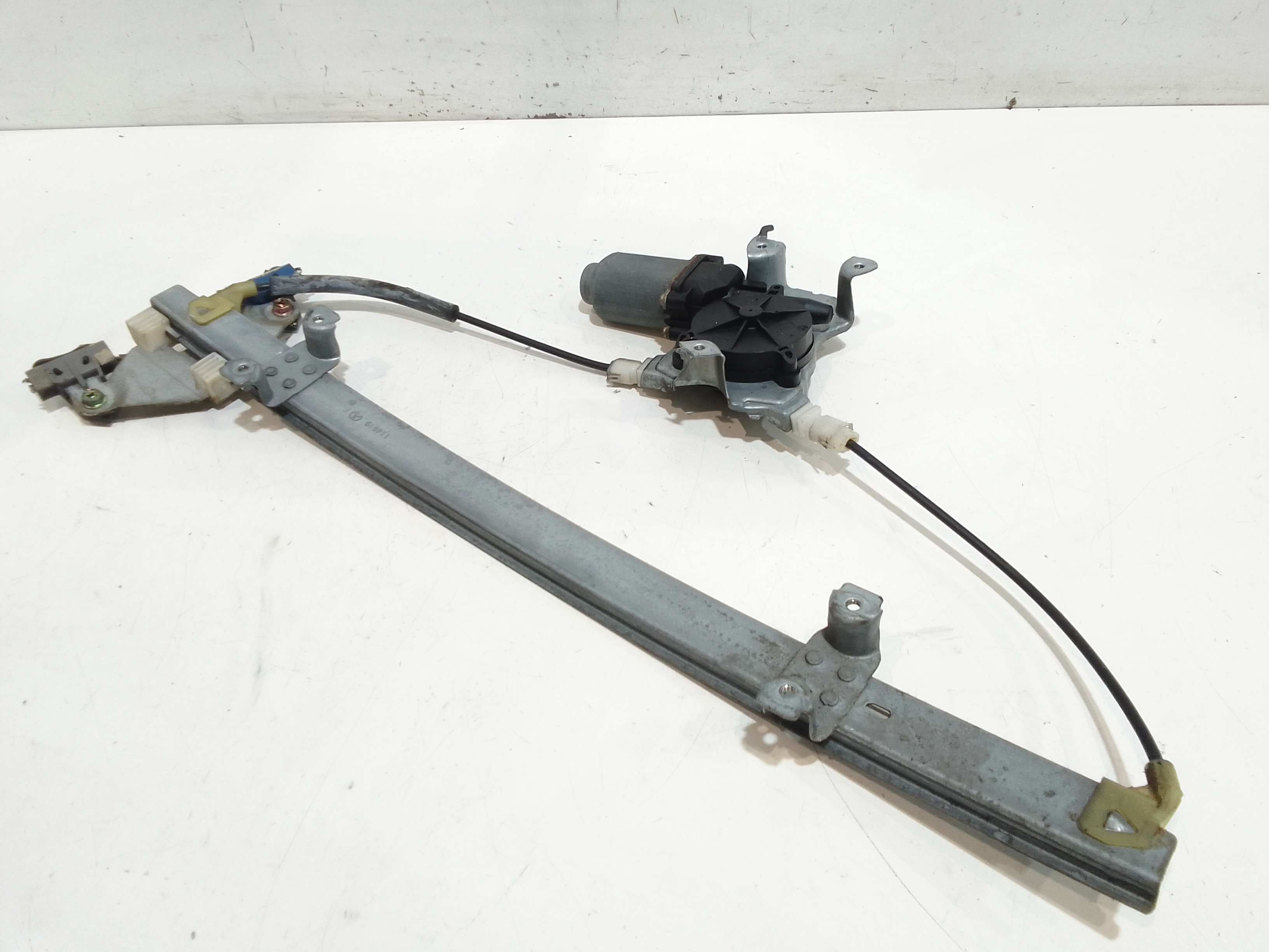 Cremagliera anteriore sinistra Guida per Nissan Almera Tino (2000 - In produzione)