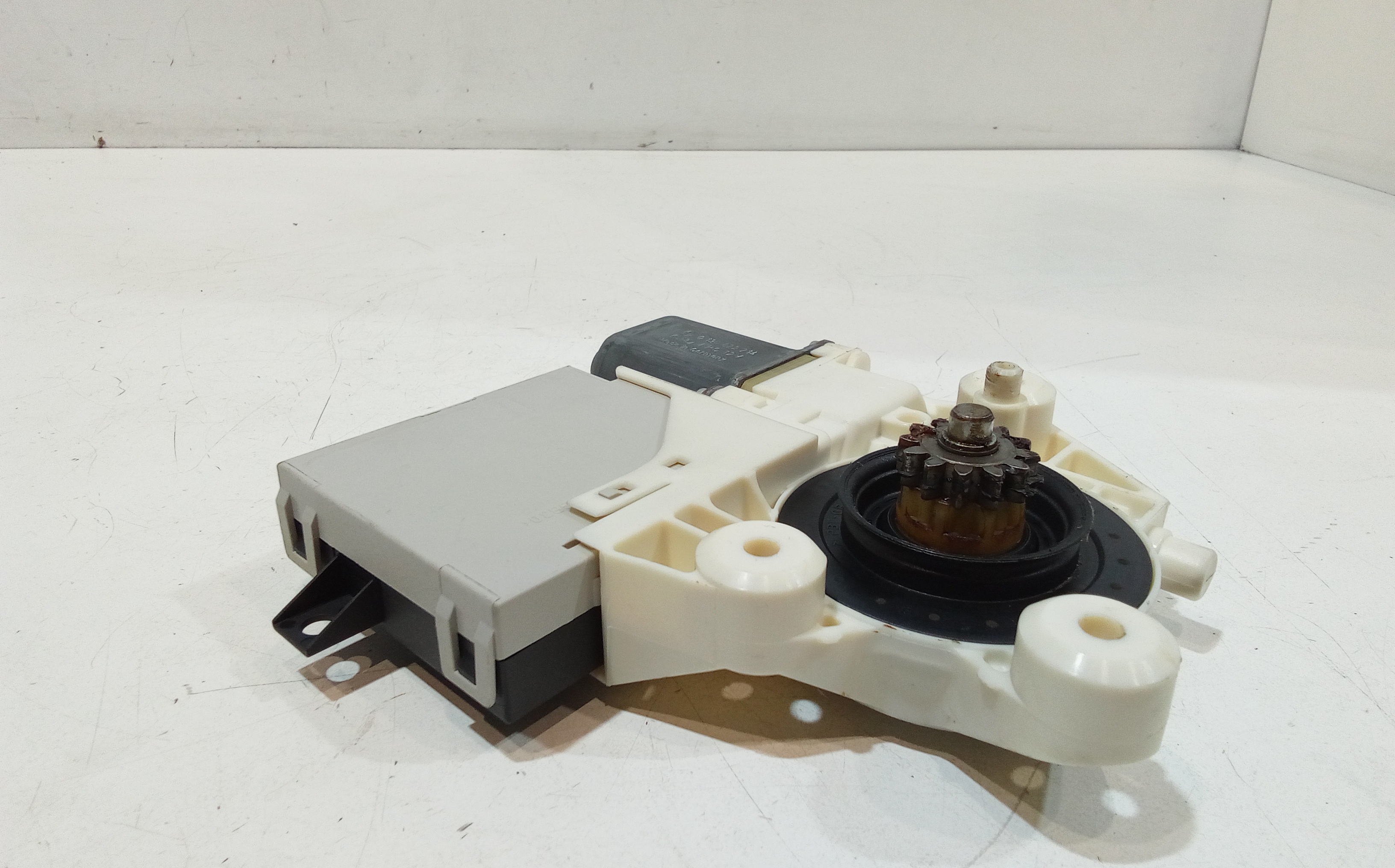 Motorino Alzavetro anteriore destra per Ford Focus Berlina 4 Serie (2008 - 2011)