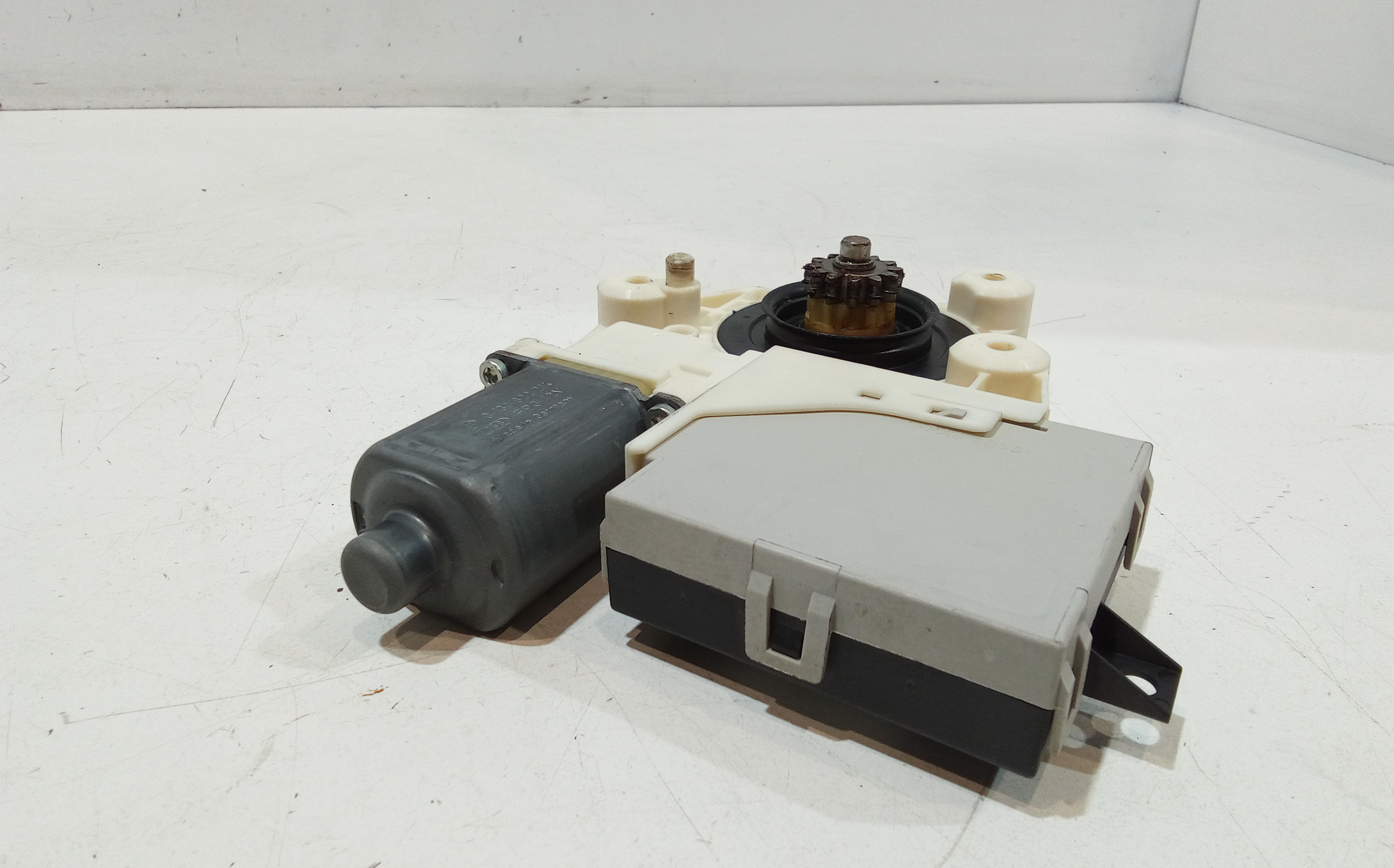 Motorino Alzavetro anteriore destra per Ford Focus Berlina 4 Serie (2008 - 2011)