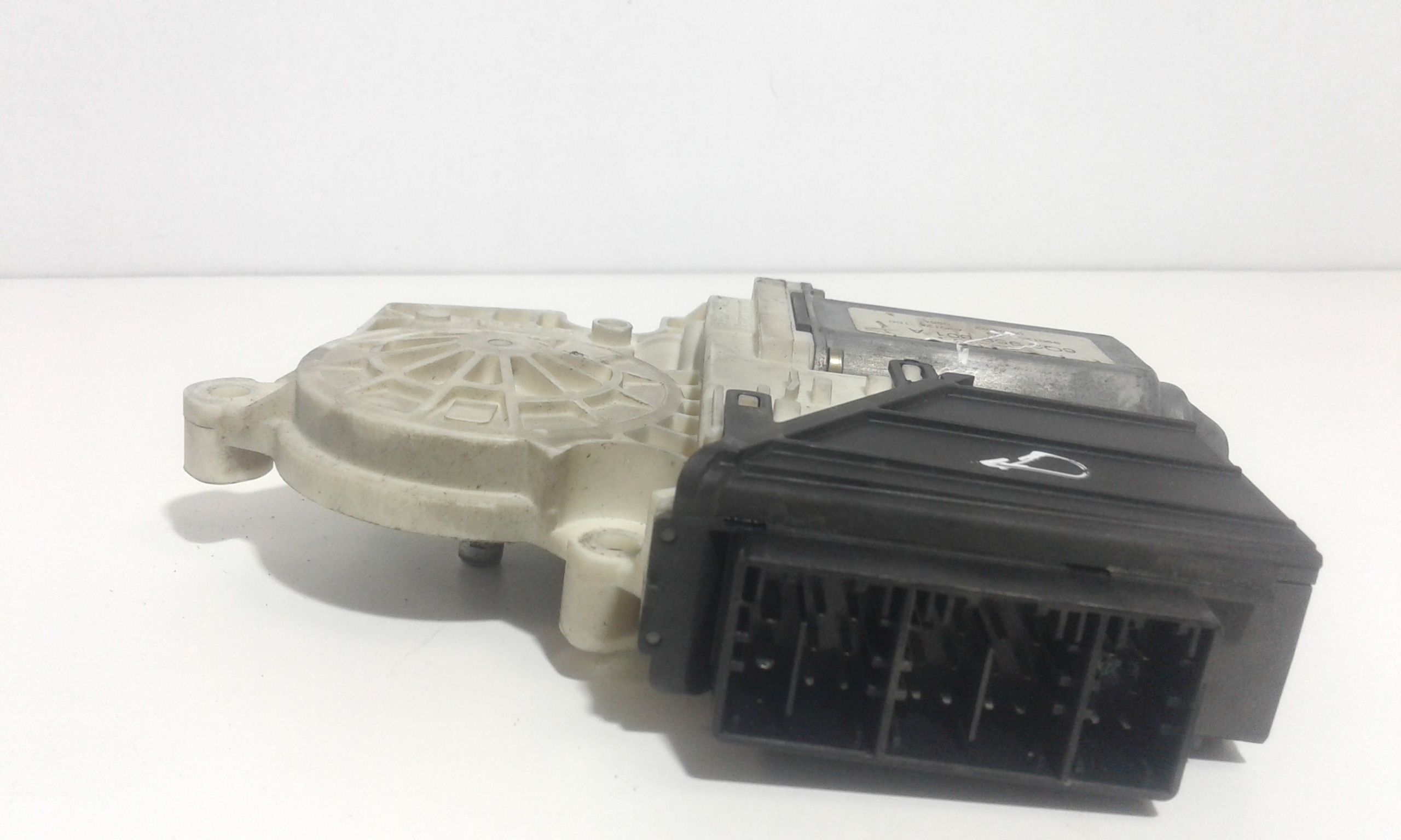 Motorino Alzavetro anteriore destra VOLKSWAGEN Polo 4 Serie