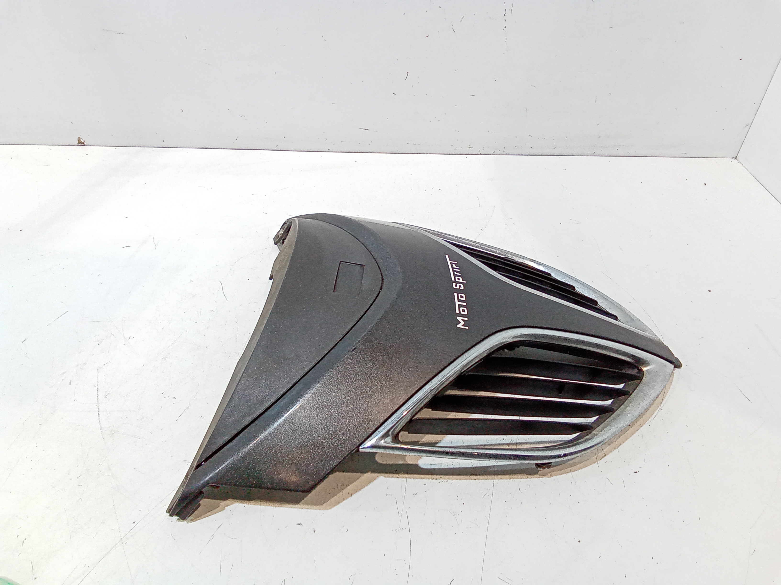 Coperchio scudo anteriore per Aprilia Sport City 200cc  (04>08) (2004 - 2008)