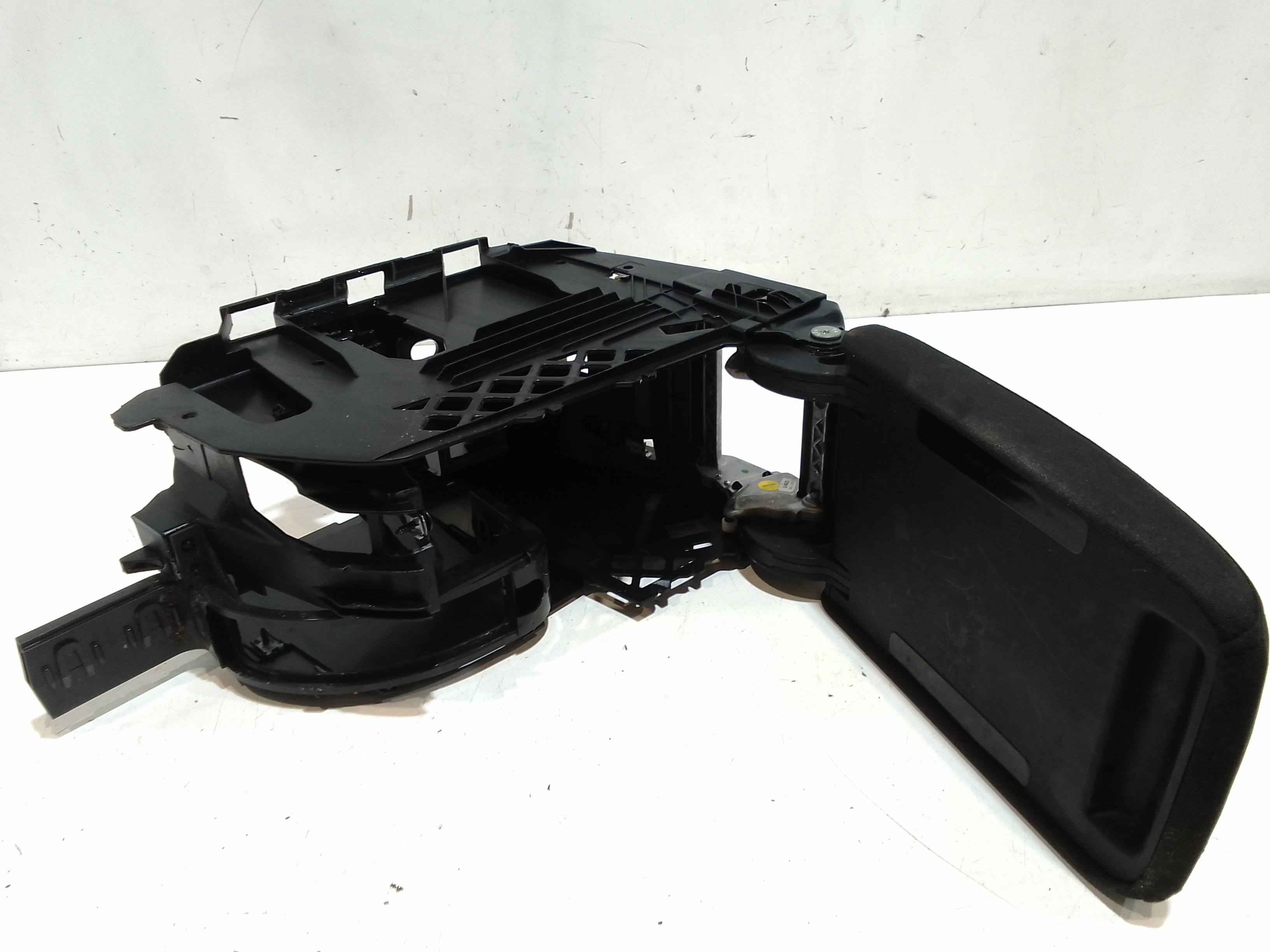 Bracciolo centrale per Volkswagen Scirocco Serie (137) (08>14) (2008 - 2014)