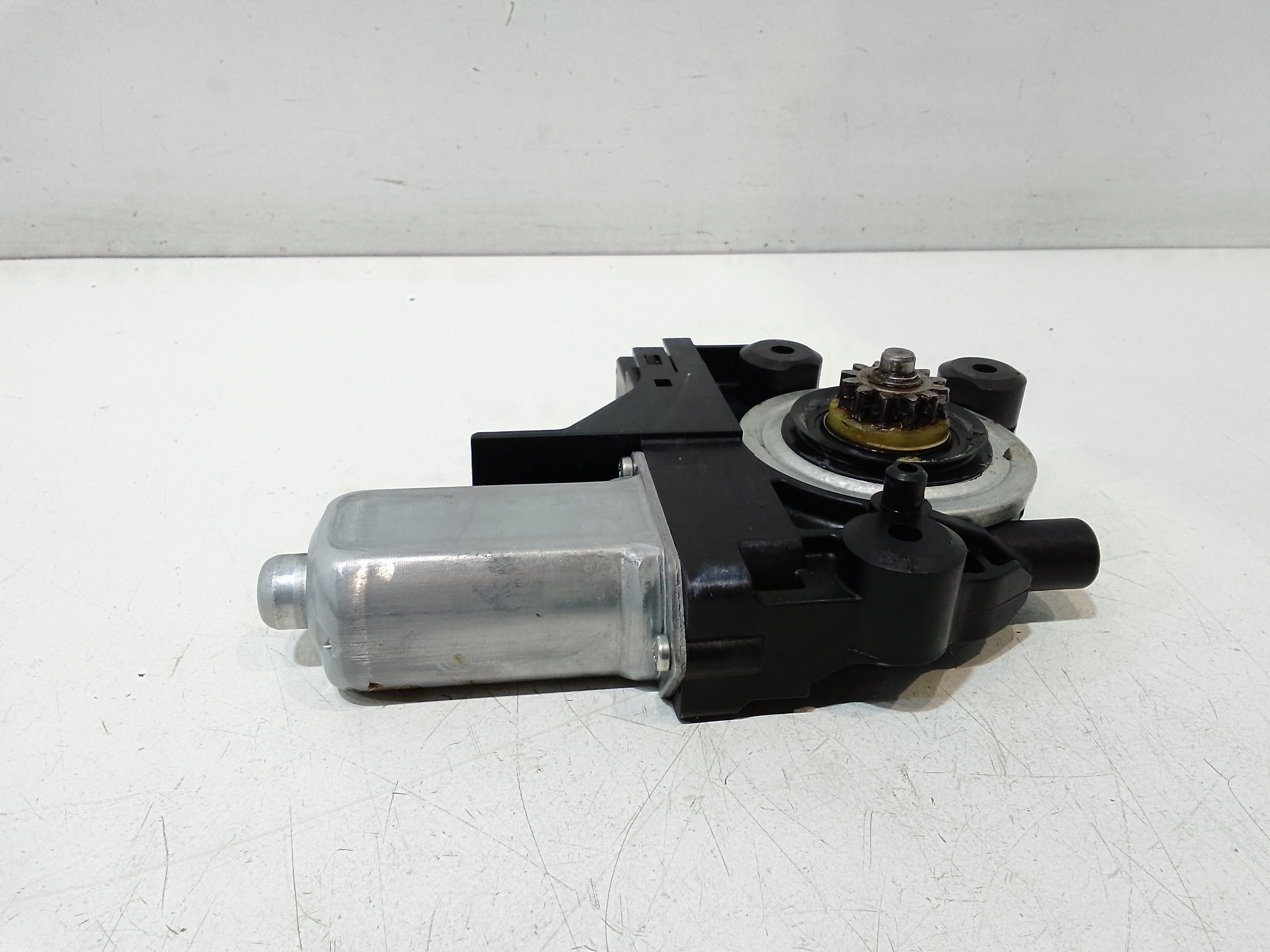 Motorino Alzavetro anteriore destra per Volvo V70 2 Serie (2000 - 2007)