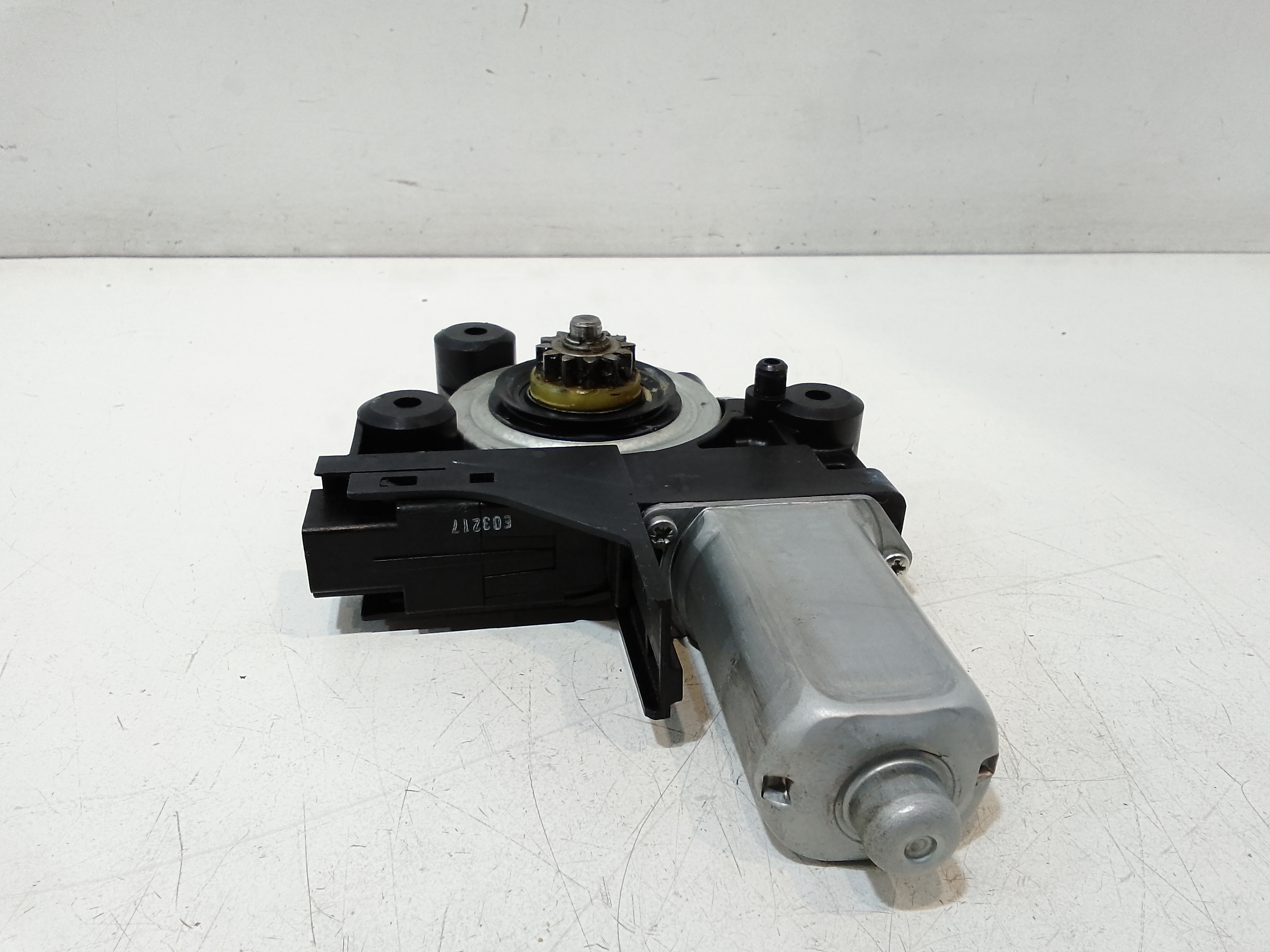 Motorino Alzavetro anteriore destra per Volvo V70 2 Serie (2000 - 2007)