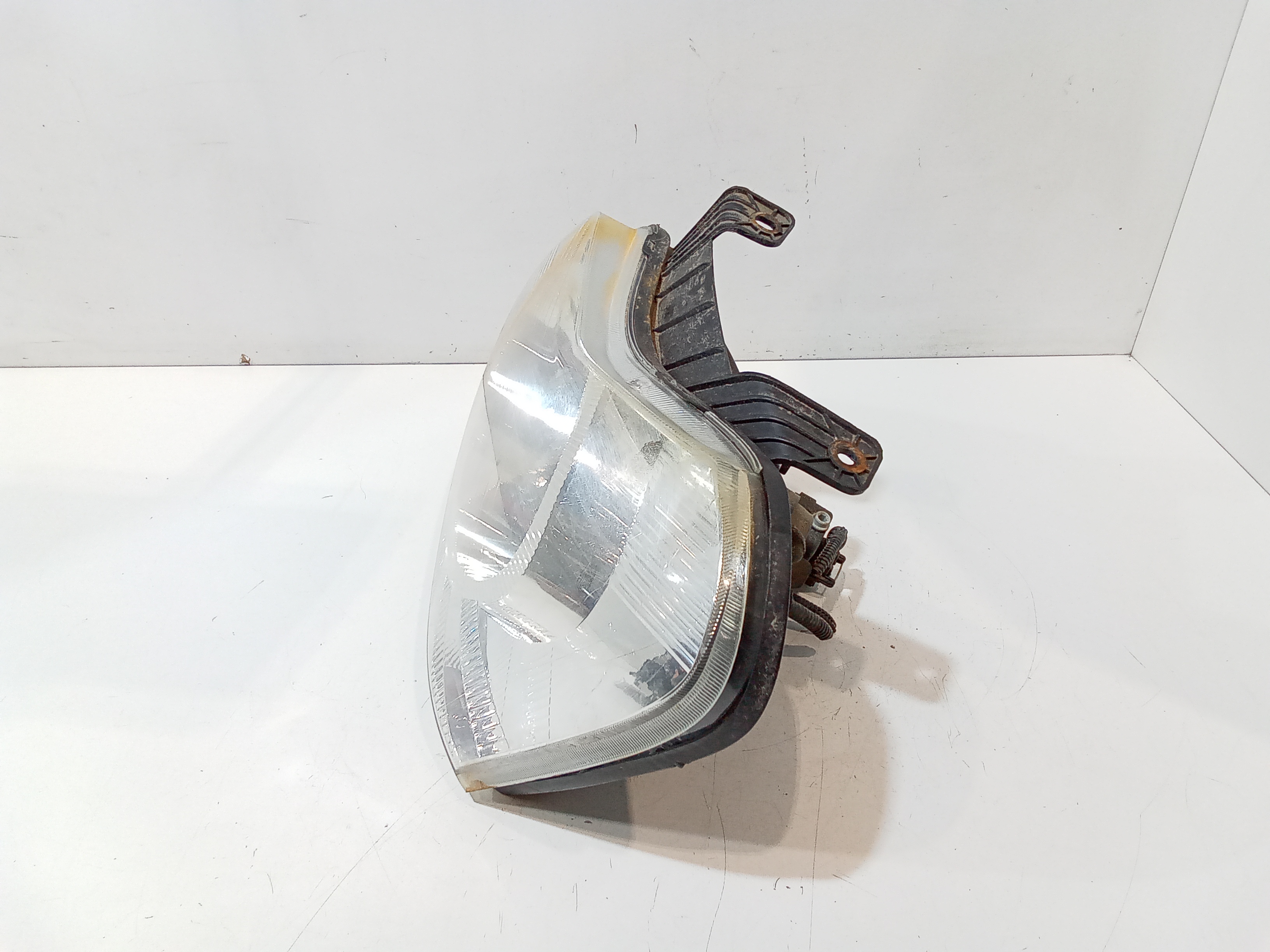 Faro anteriore Sinistro Guida per Mahindra Genio (2015 - 2018)