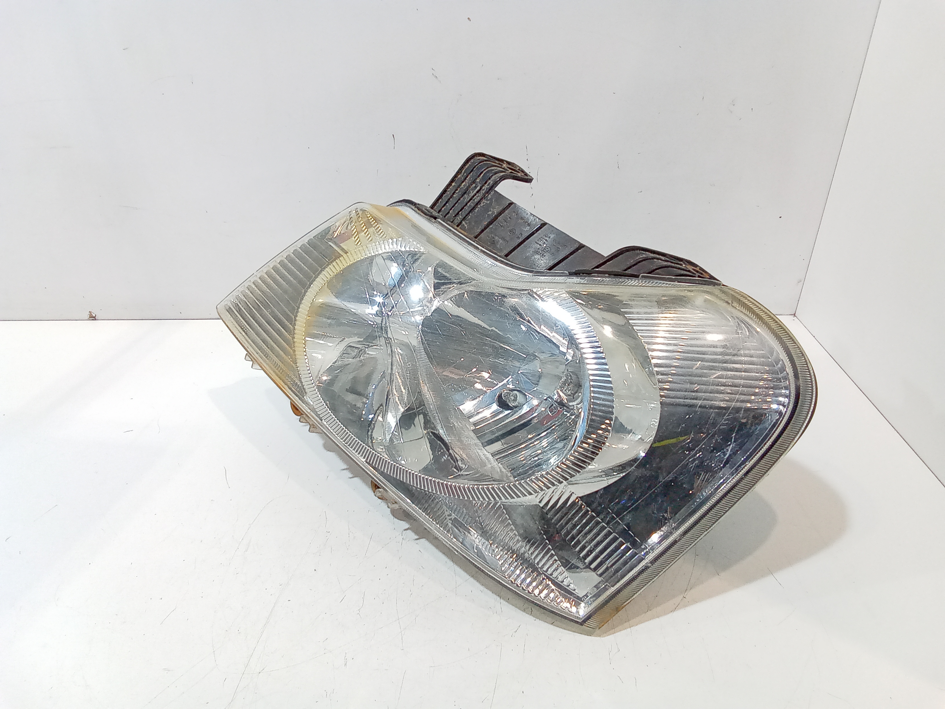 Faro anteriore Sinistro Guida per Mahindra Genio (2015 - 2018)