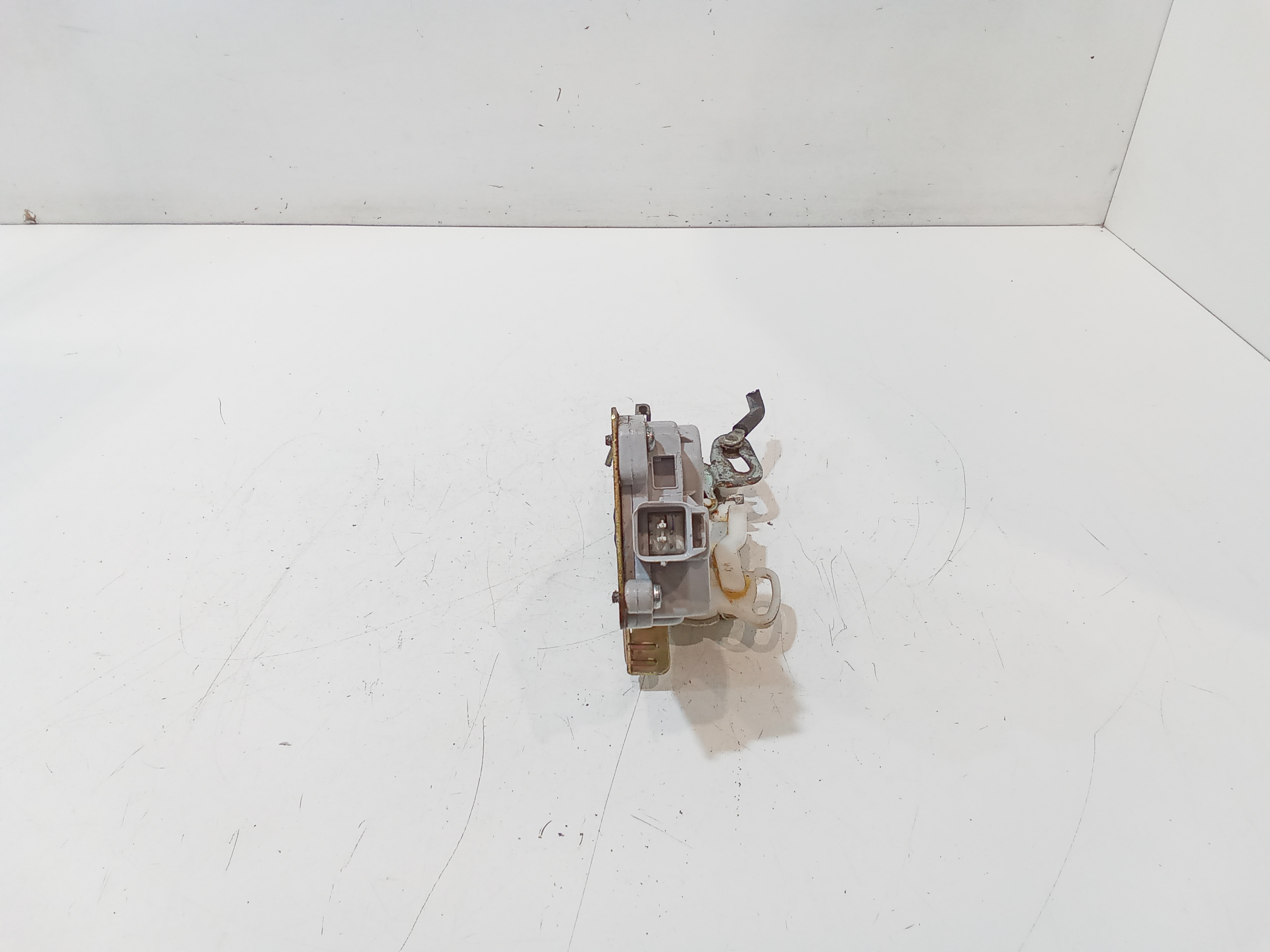 Serratura Anteriore Sinistra per Mahindra Genio (2015 - 2018)