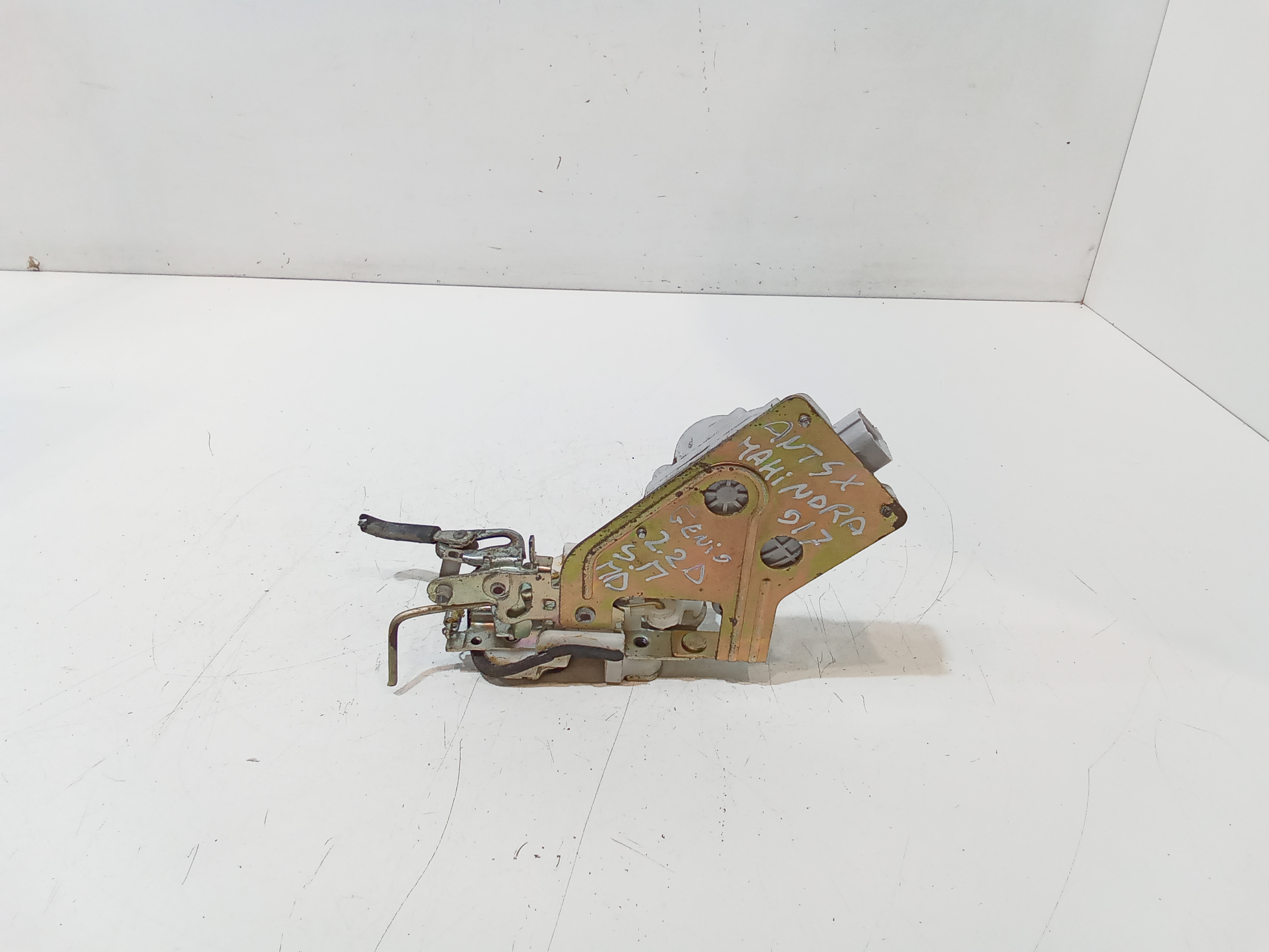 Serratura Anteriore Sinistra per Mahindra Genio (2015 - 2018)