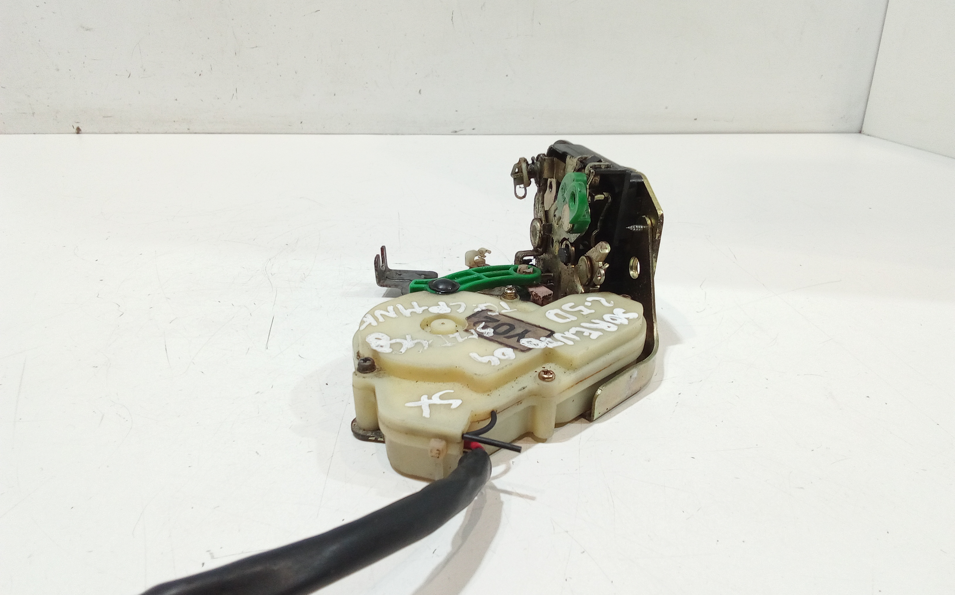 Serratura Anteriore Sinistra per Kia Sorento 1 Serie (2002 - 2006)