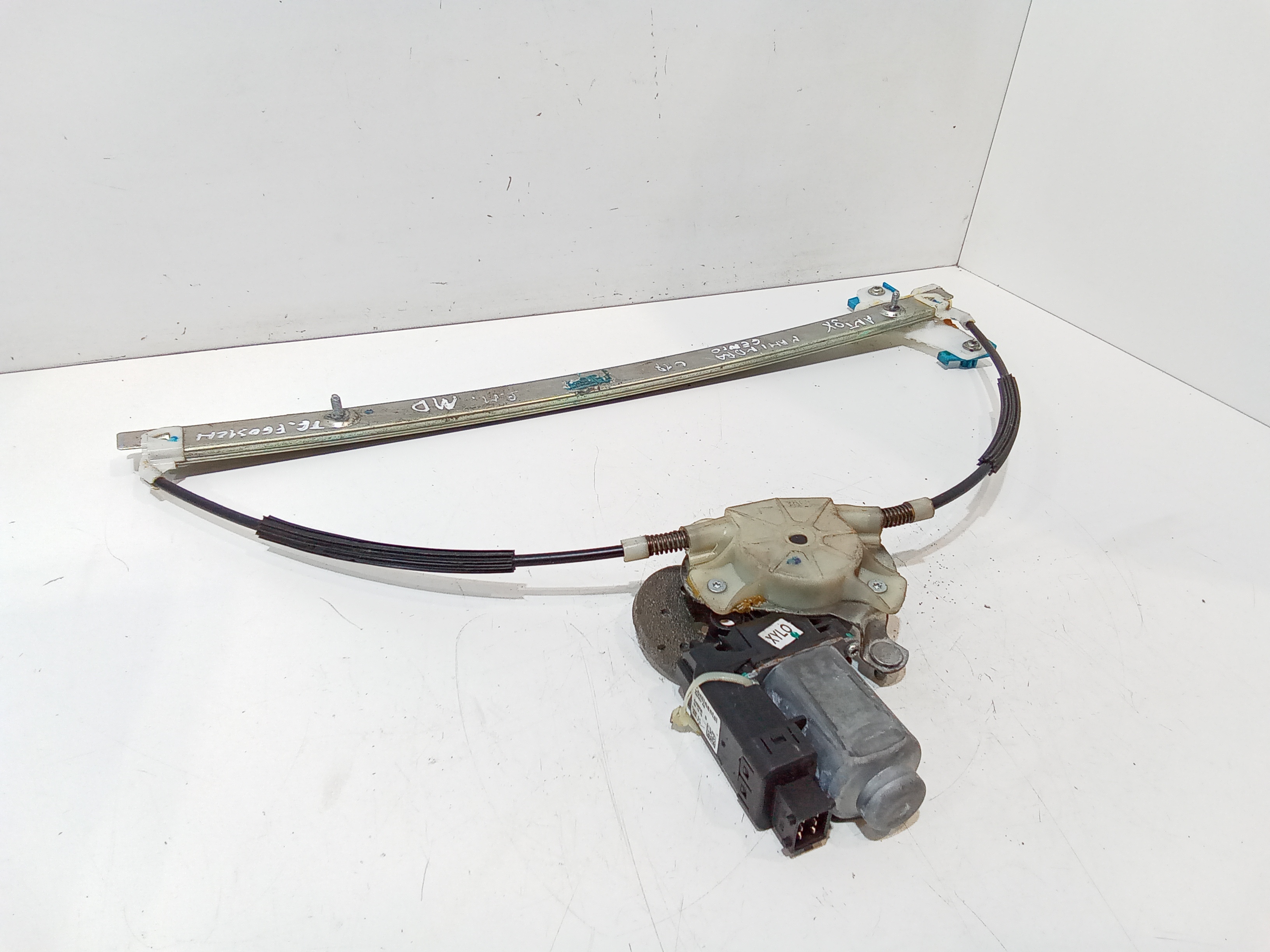 Cremagliera anteriore sinistra Guida per Mahindra Genio (2015 - 2018)