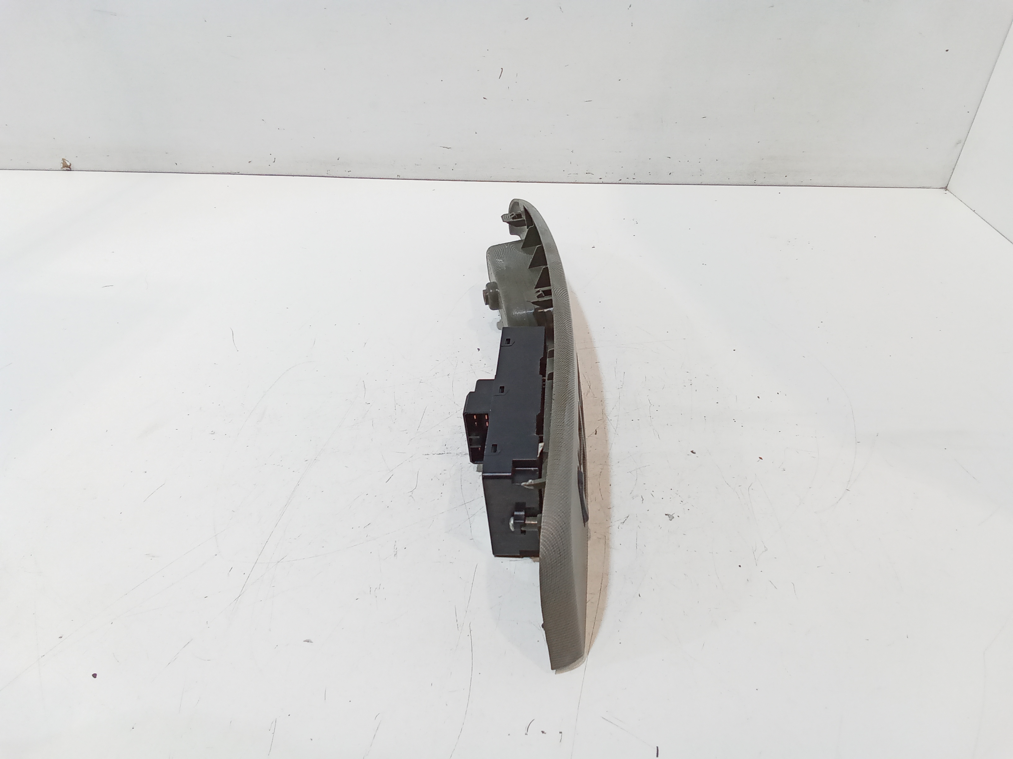 Pulsantiera anteriore sinistra Guida per Mahindra Genio (2015 - 2018)