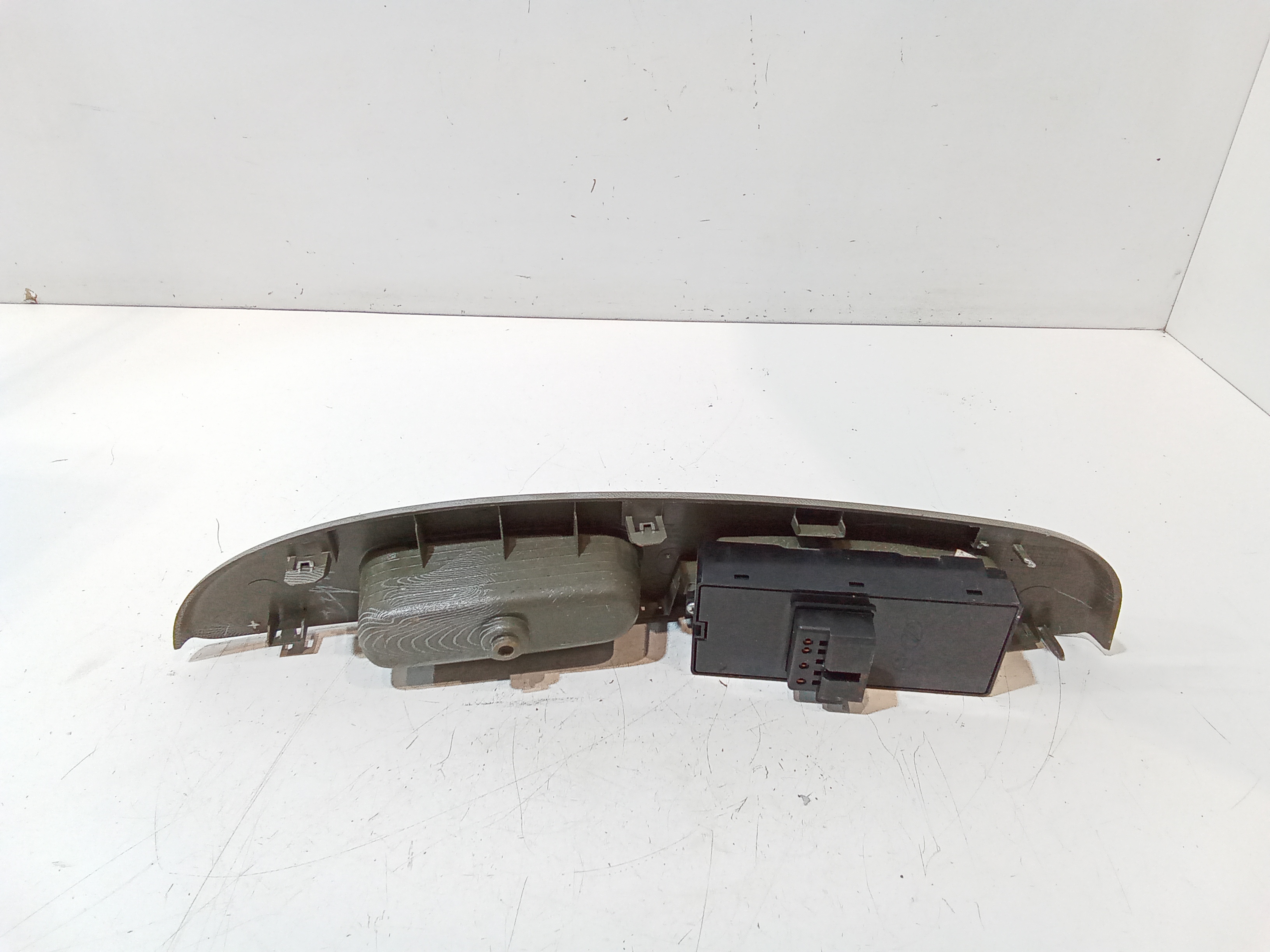 Pulsantiera anteriore sinistra Guida per Mahindra Genio (2015 - 2018)