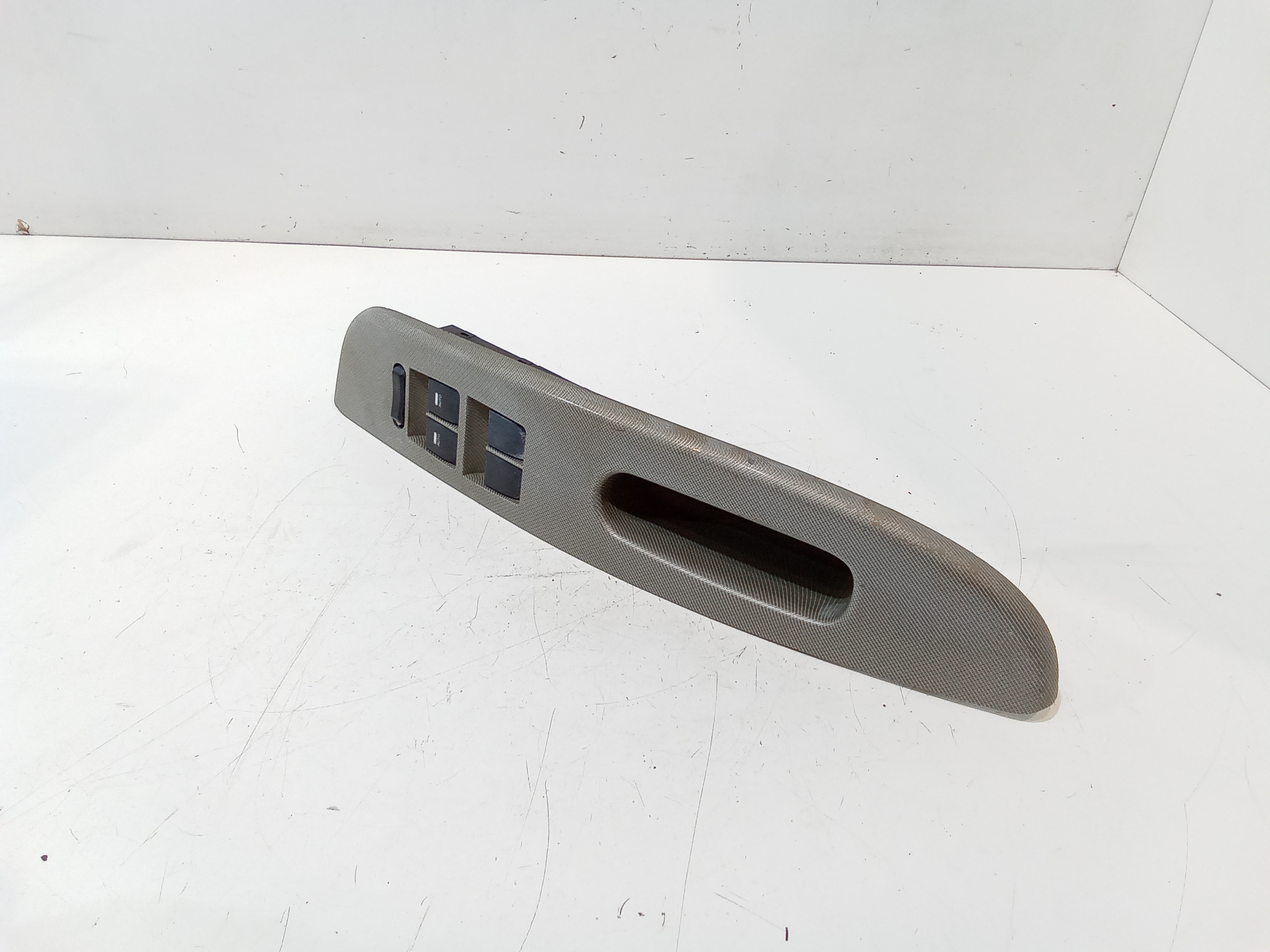 Pulsantiera anteriore sinistra Guida per Mahindra Genio (2015 - 2018)