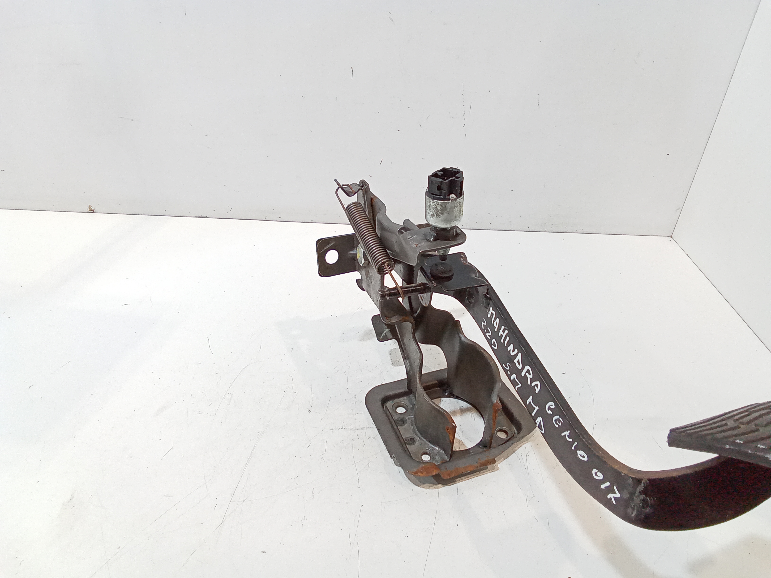 Pedale Freno per Mahindra Genio (2015 - 2018)